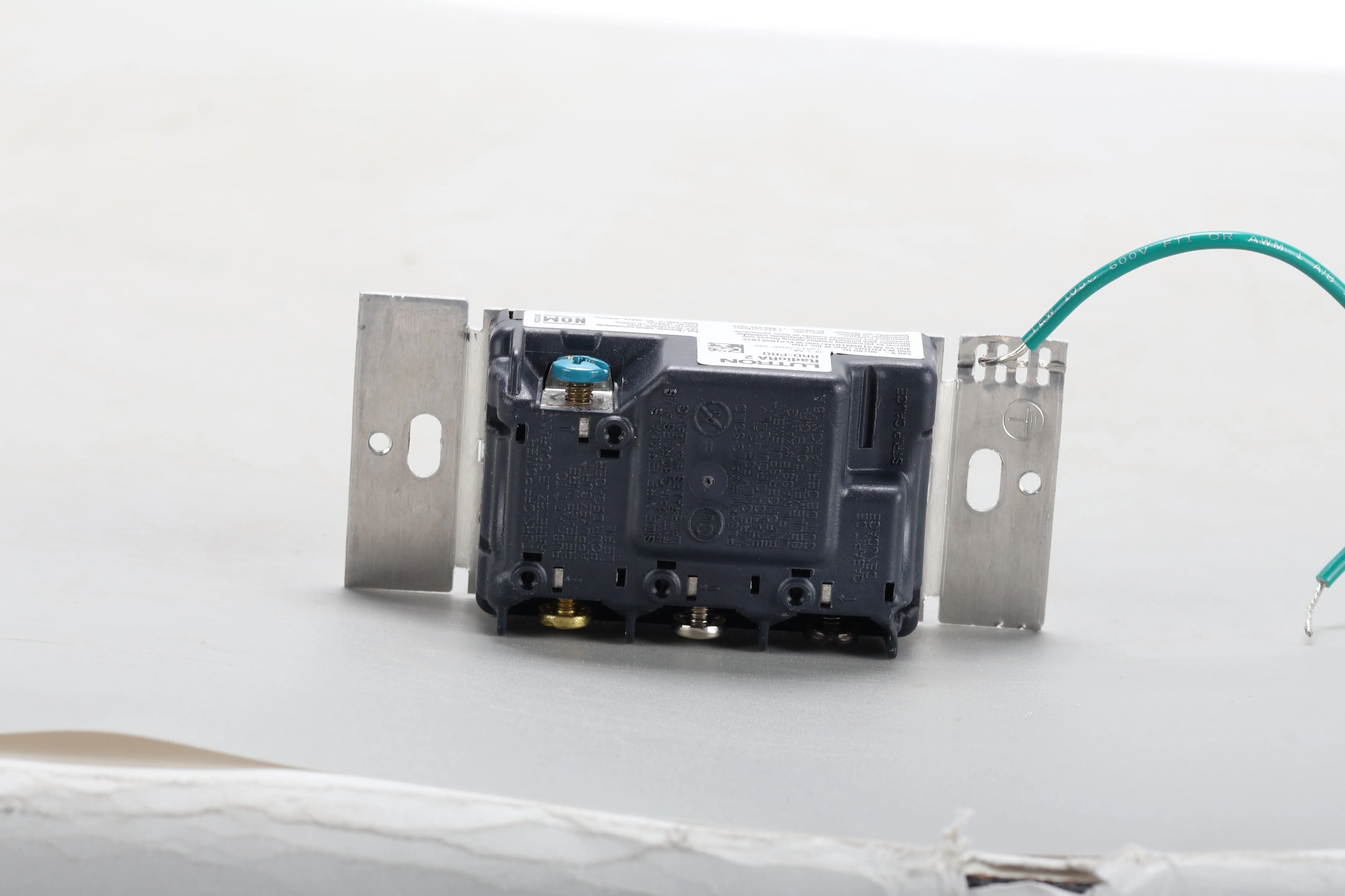 Lutron RRD-PRO-SW RadioRA 2 Maestro PRO LED+ Dimmer - Image 4