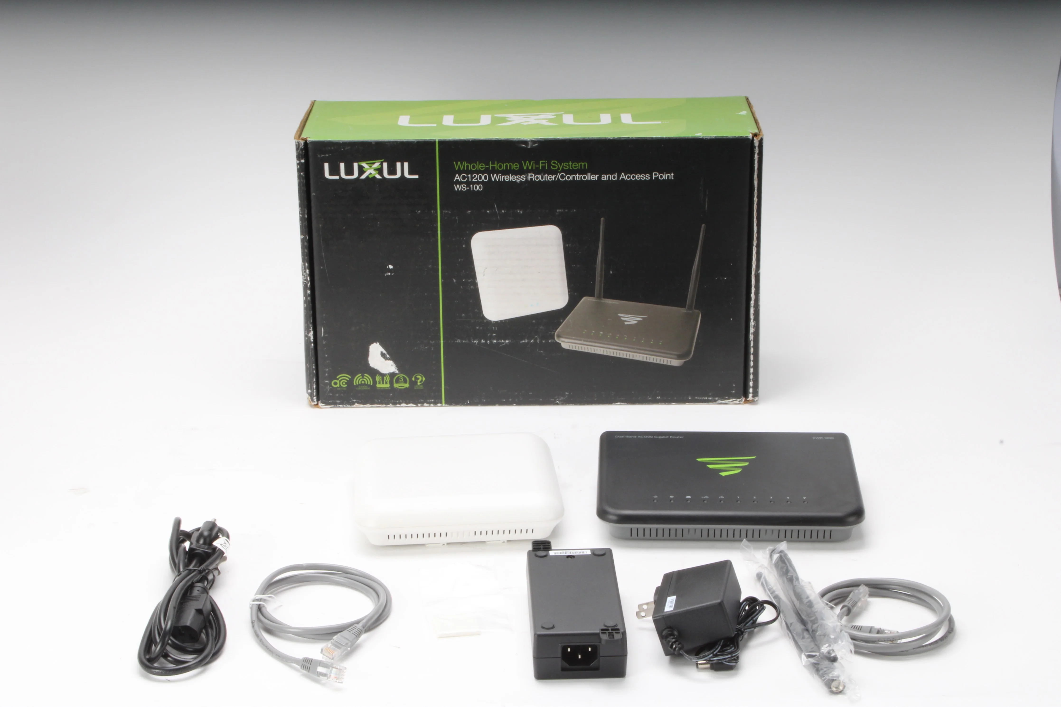 Luxul WS-100 Wireless Router Kit With Box and Accessories