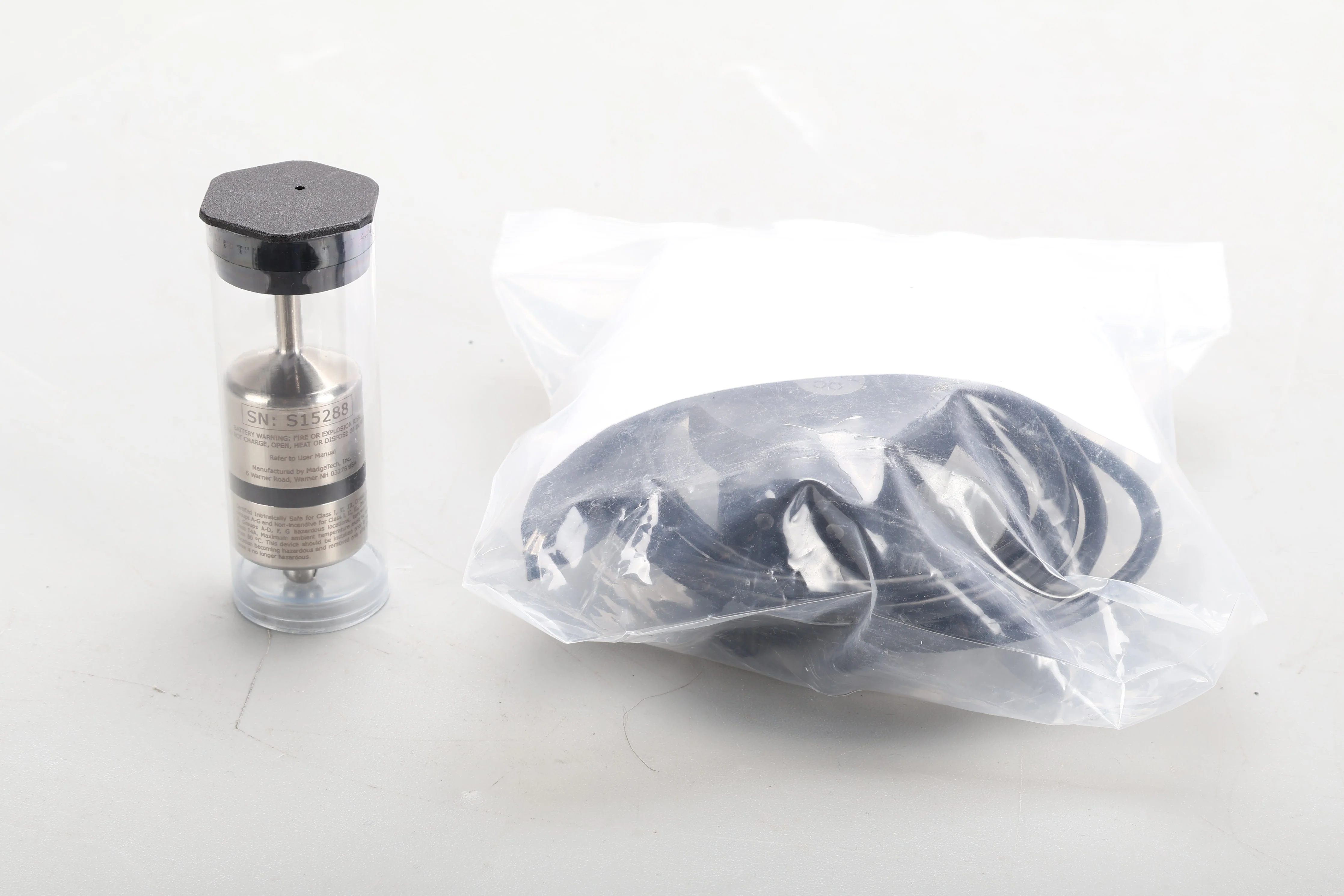 Madgetech IFC400 With 1x Temp1000IS Intrinsically Safe Temperature Data Logger - Image 2