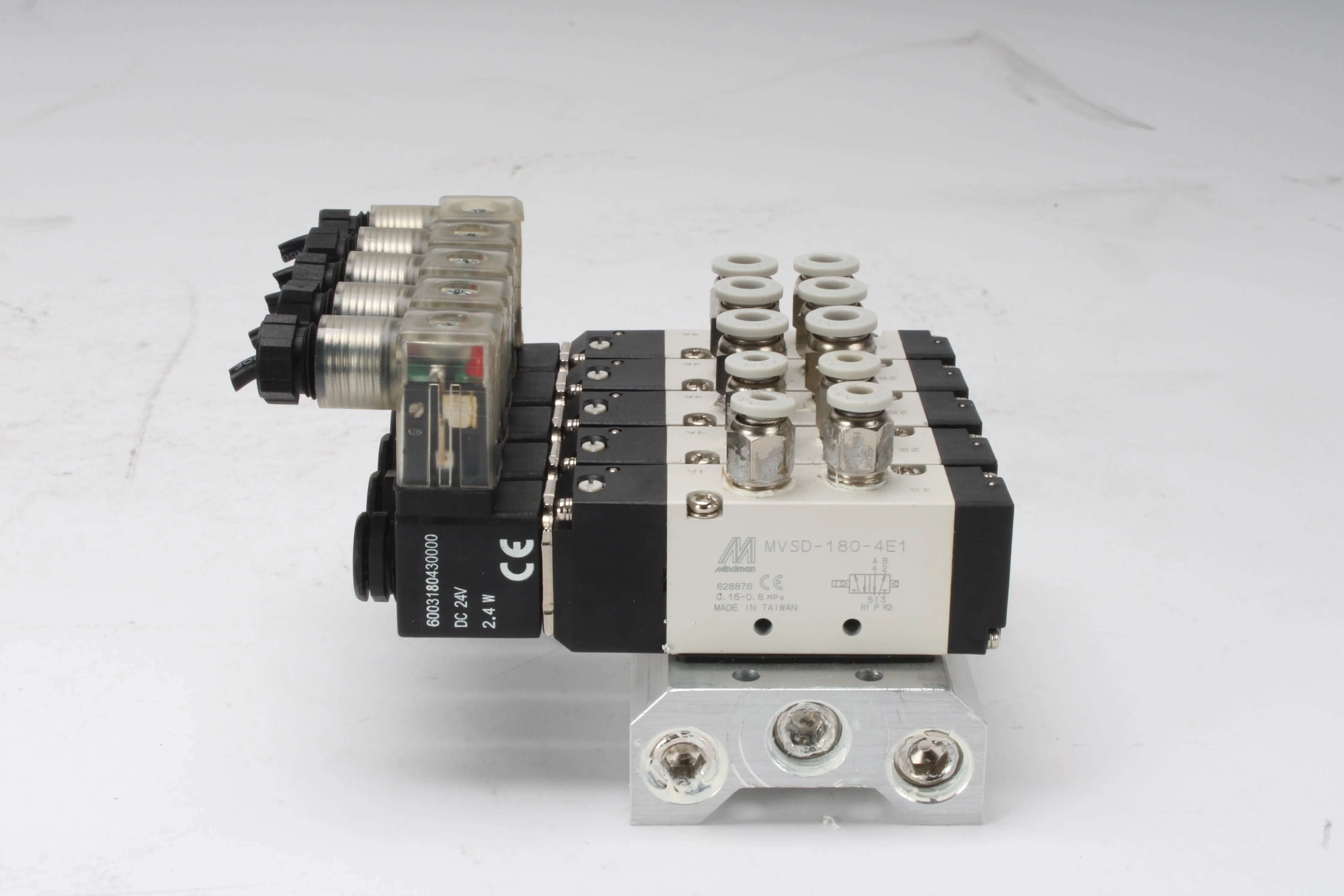 Mindman 5x MVSD-180-4E1 Solenoid Valve With Manifold - Image 2
