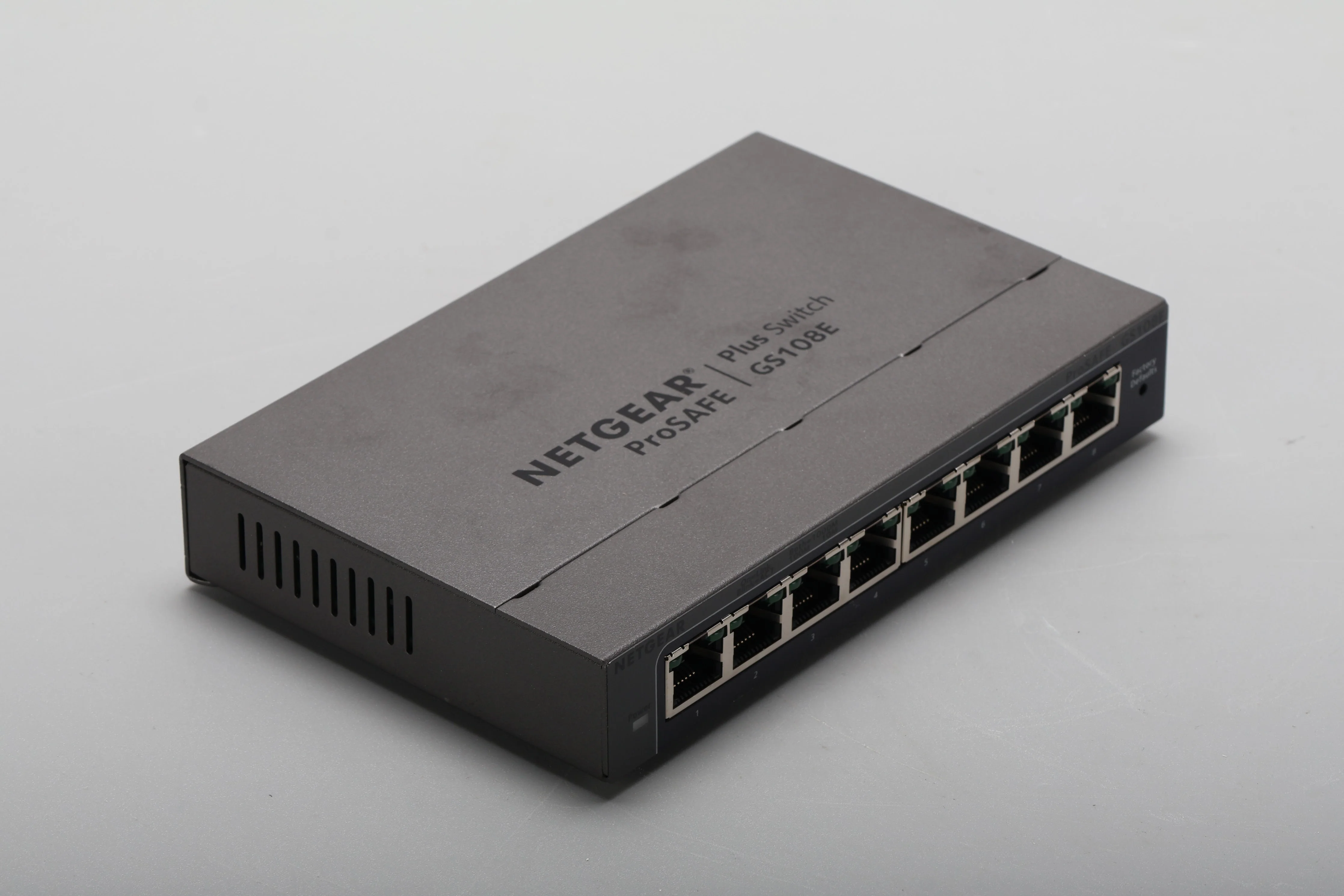 Netgear GS108E-300NAS 8-Port Gigabit Ethernet Switch With Power Supply - Image 5