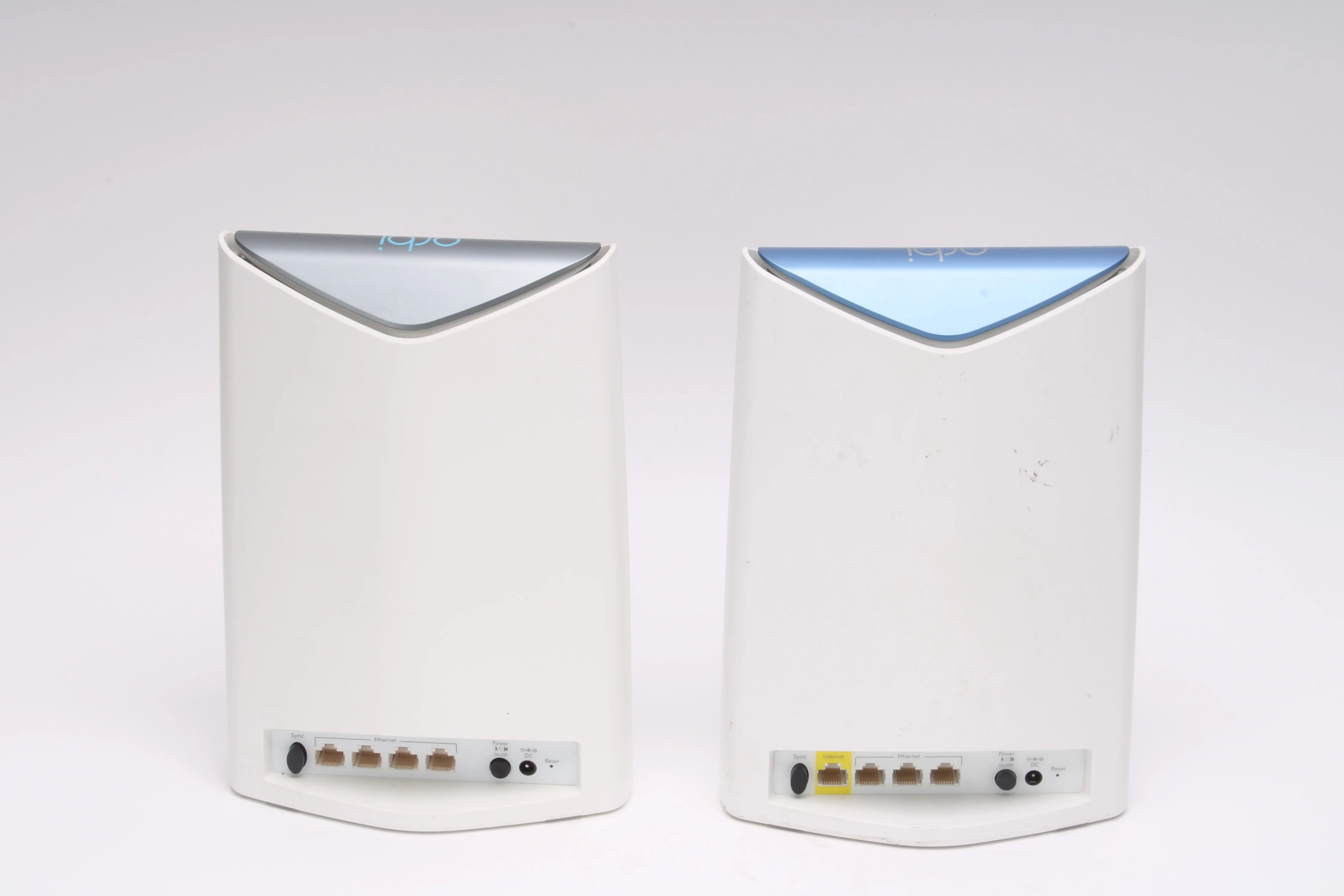 Netgear Orbi SRR60 Router w/ SRS60 Pro AC3000 WiFi 5 Tri-Band Add-on Satellite - Image 2