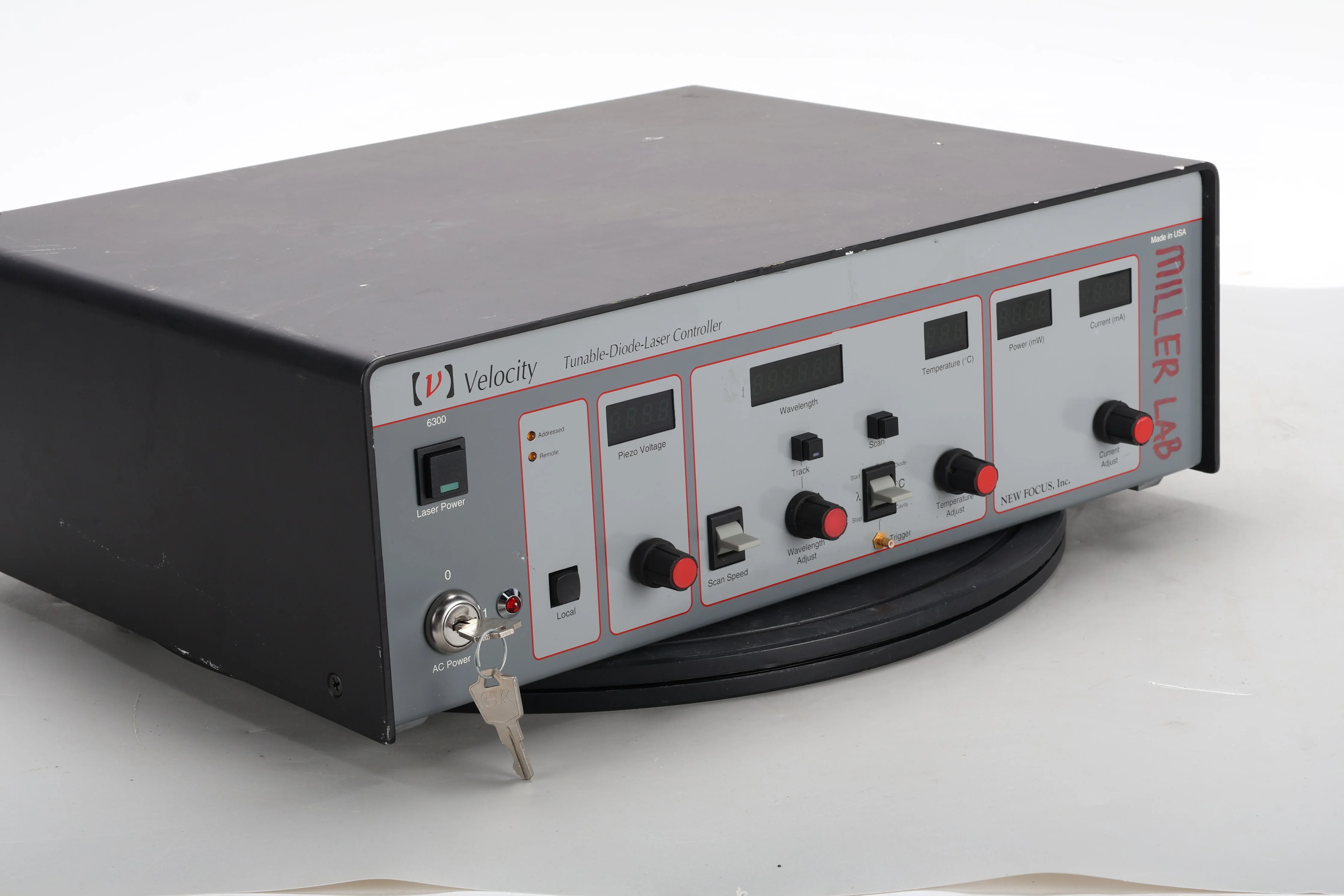 New Focus 6300 Velocity Tunable Diode-Laser Controller With 2x Keys