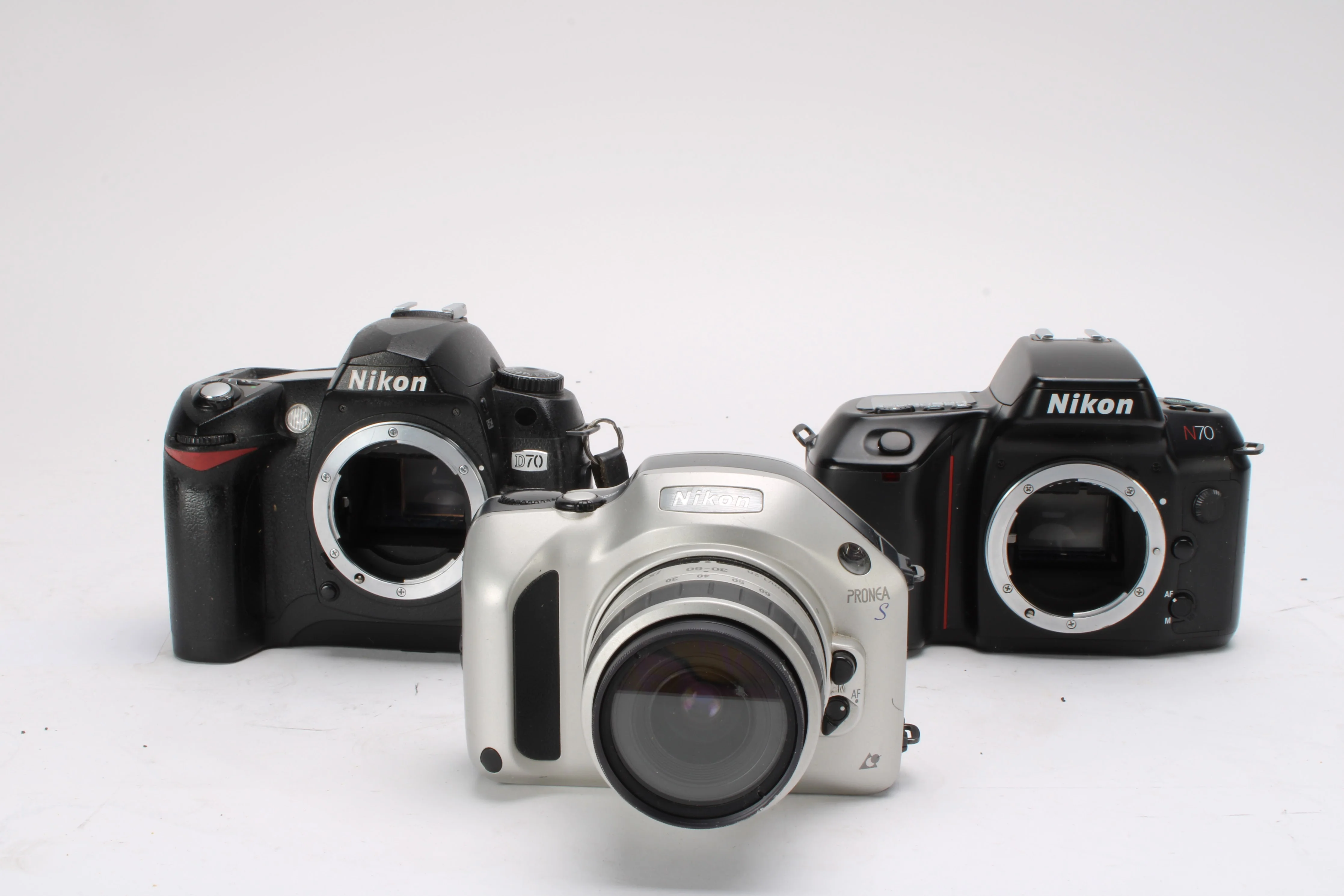 Nikon Cameras D70 DSLR Coolpix 5700 Pronea S (Lot of 26) - AS IS - Image 10