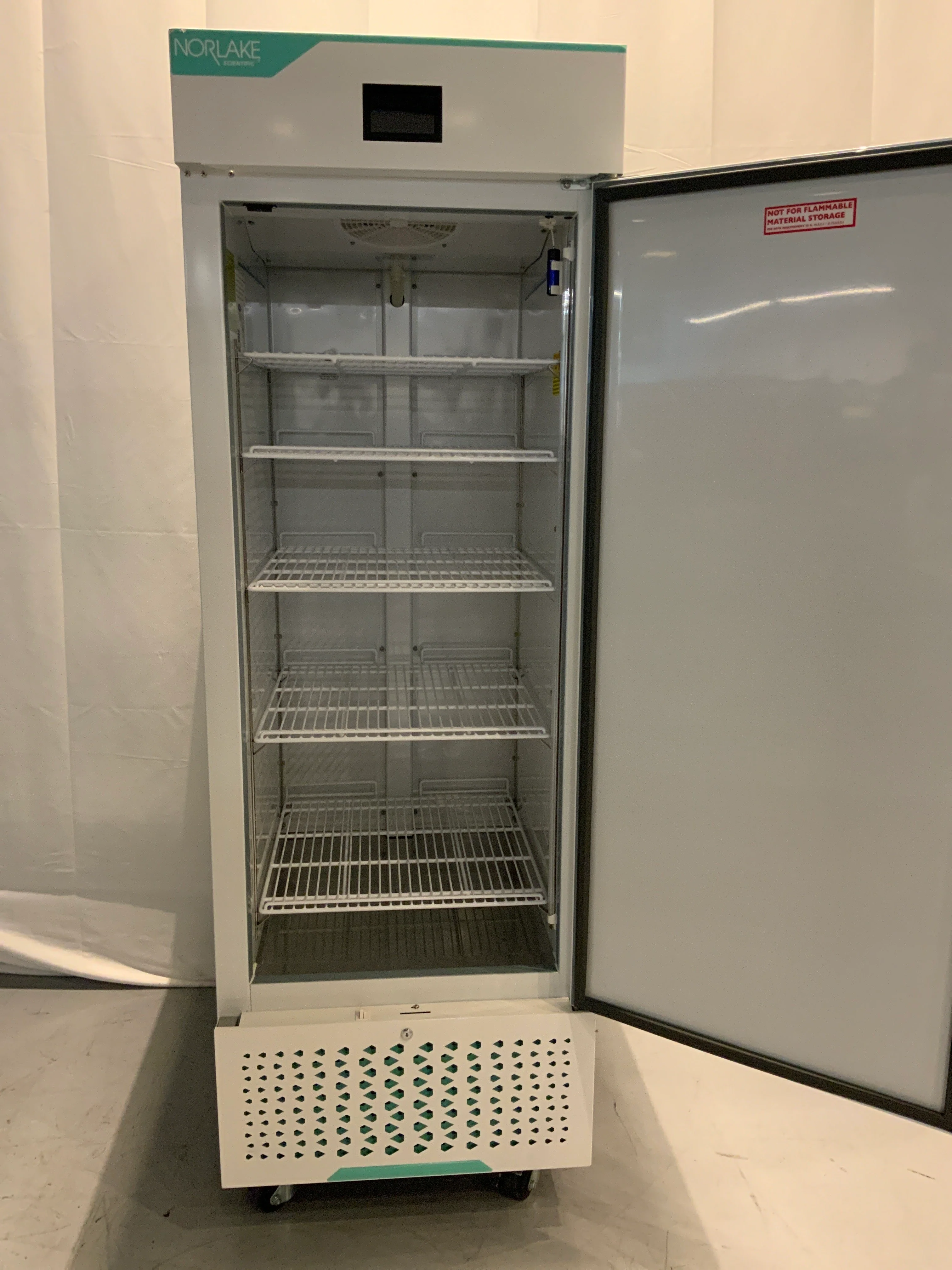 Norlake Scientific NSWDR231WWS/0 23 Cu. Ft. Solid Door Upright Refrigerator - Image 2