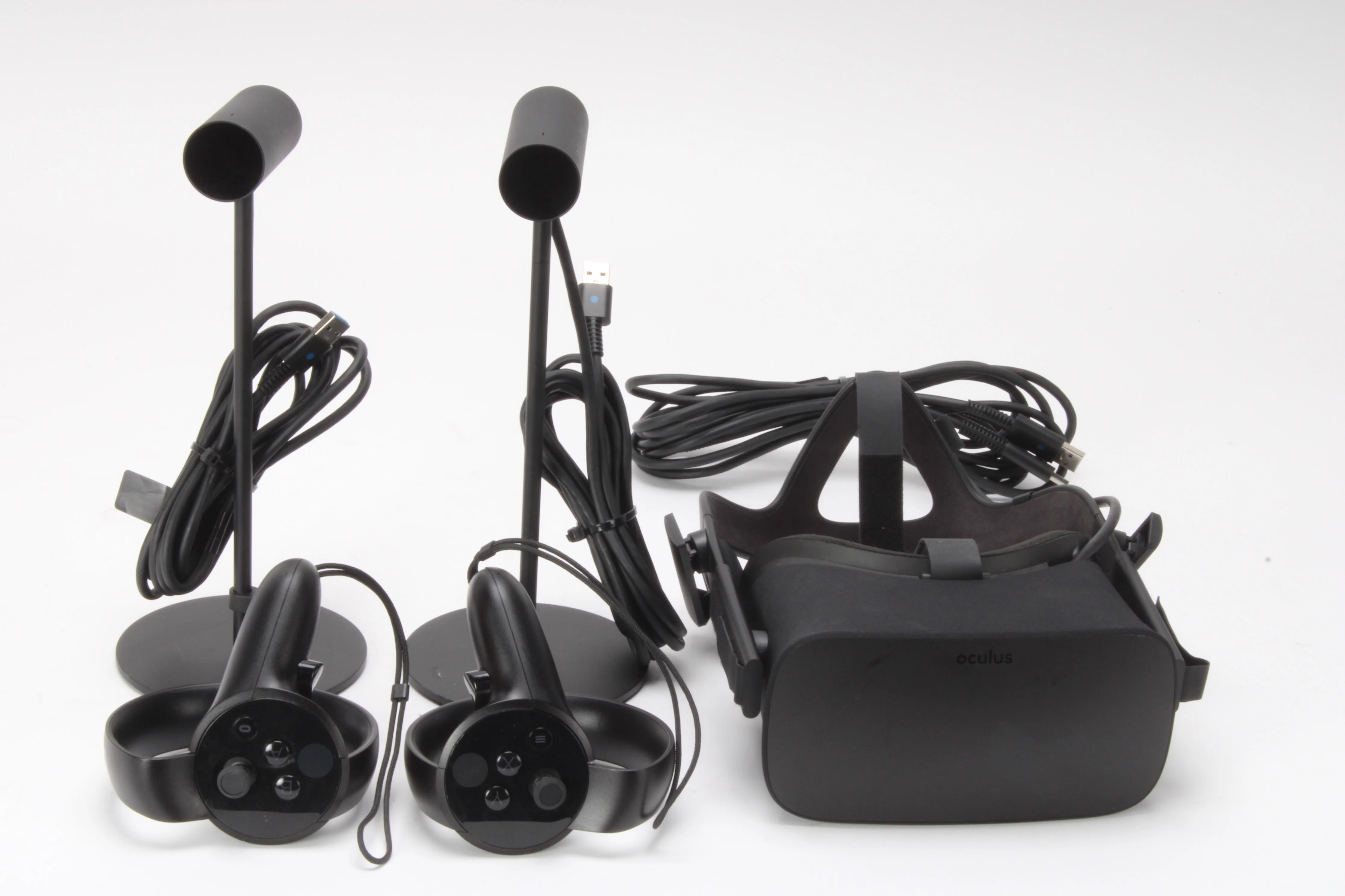 Oculus Rift Virtual Reality Headset 340-00052-05 With Sensor and Accessories