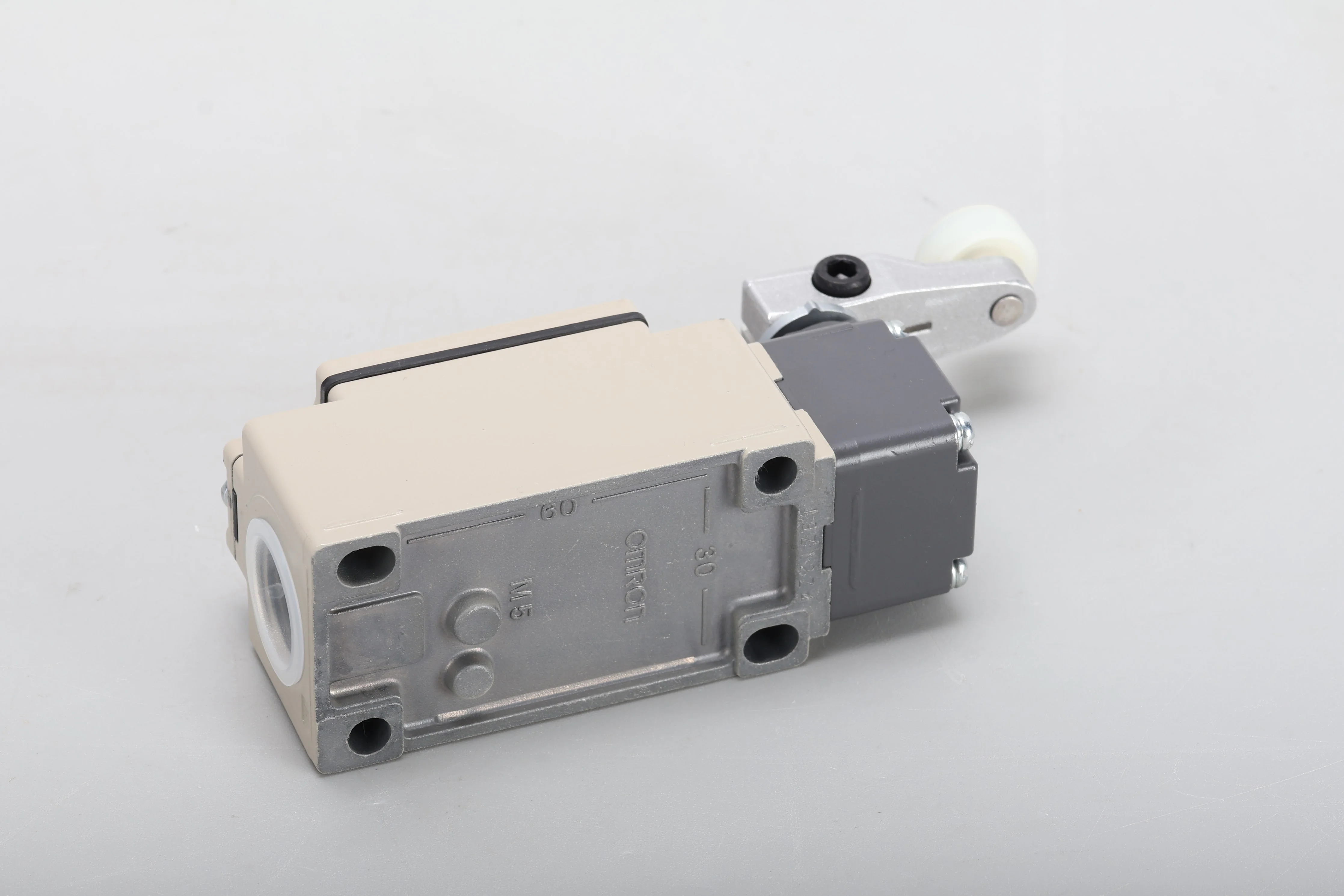 Omron D4B-4111N Limit Switch - Image 4