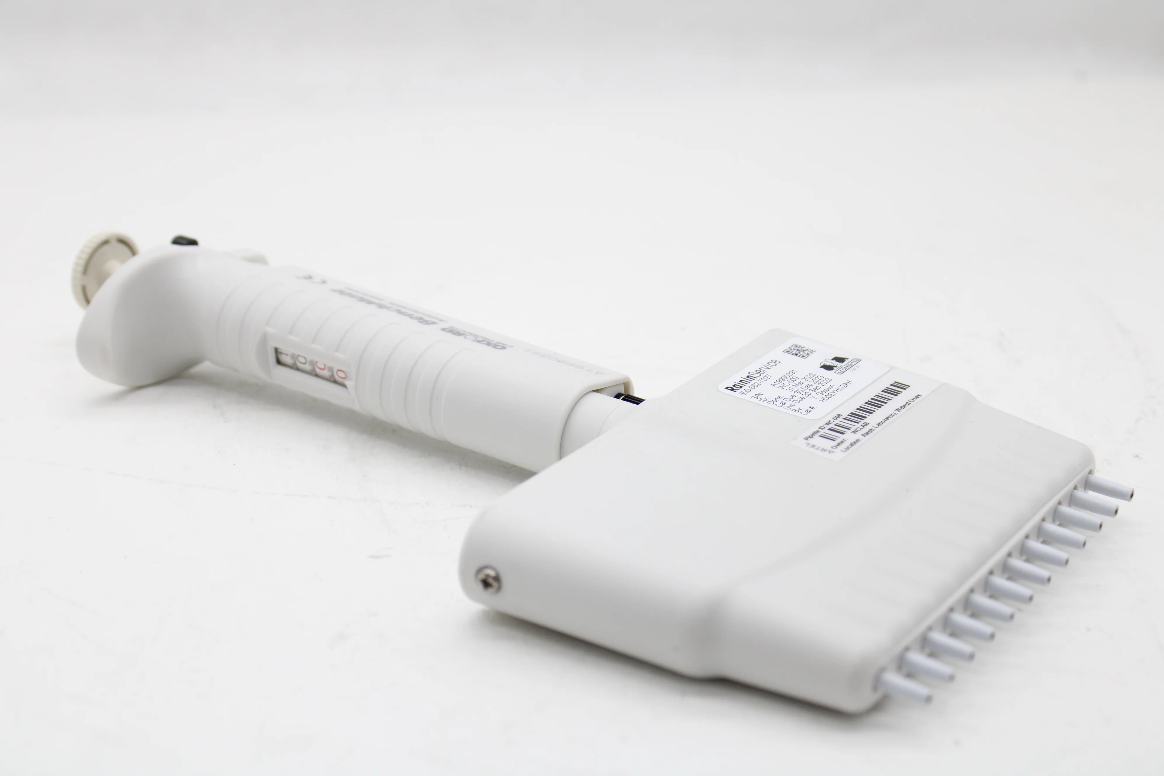 Oxford Benchmate 0.5-10 Autoclavable Benchmate Pipette 12 Channel - AS IS