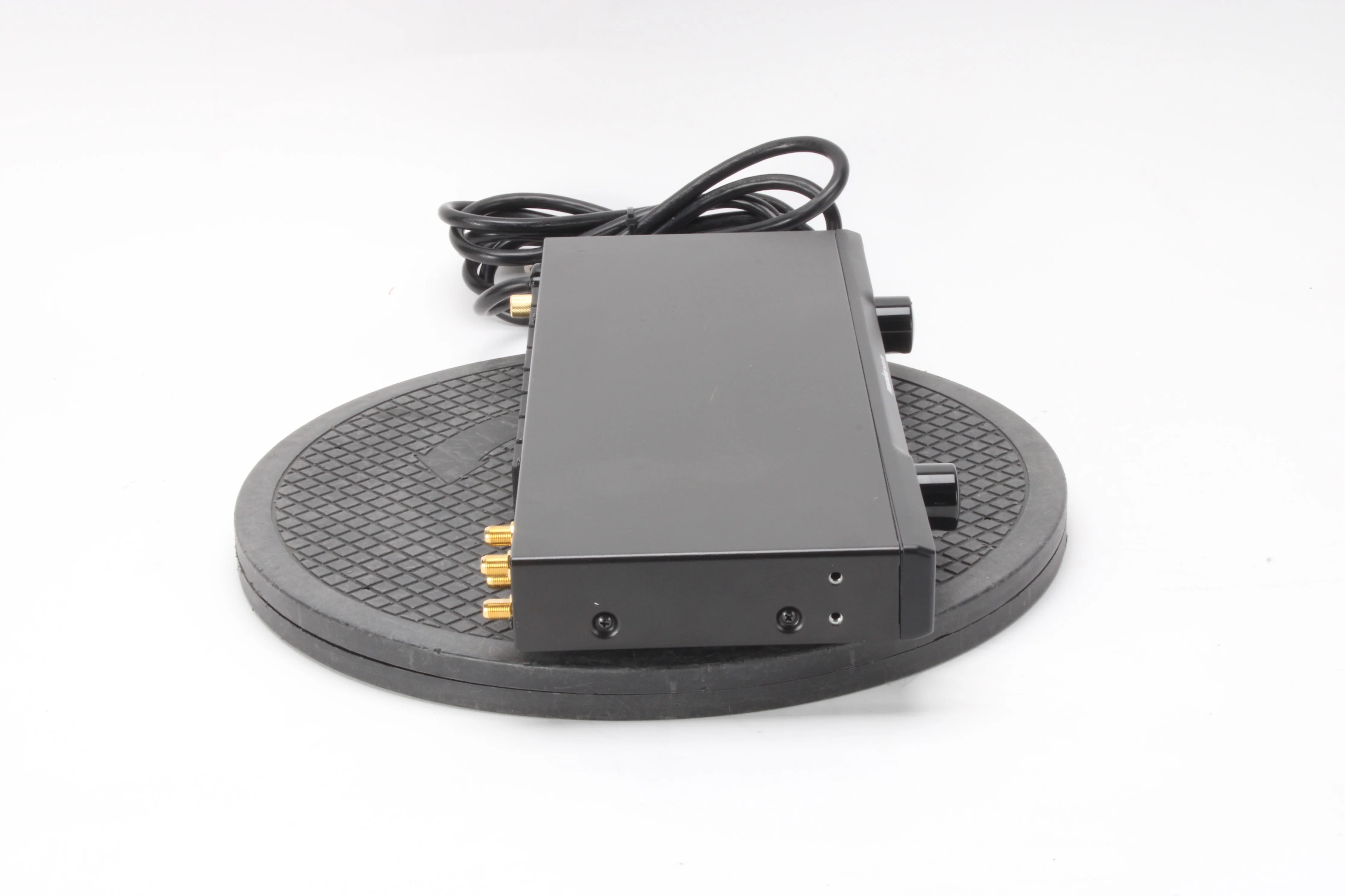 Panamax M4300-PM Power Line Conditioner and Surge Protector - Image 2