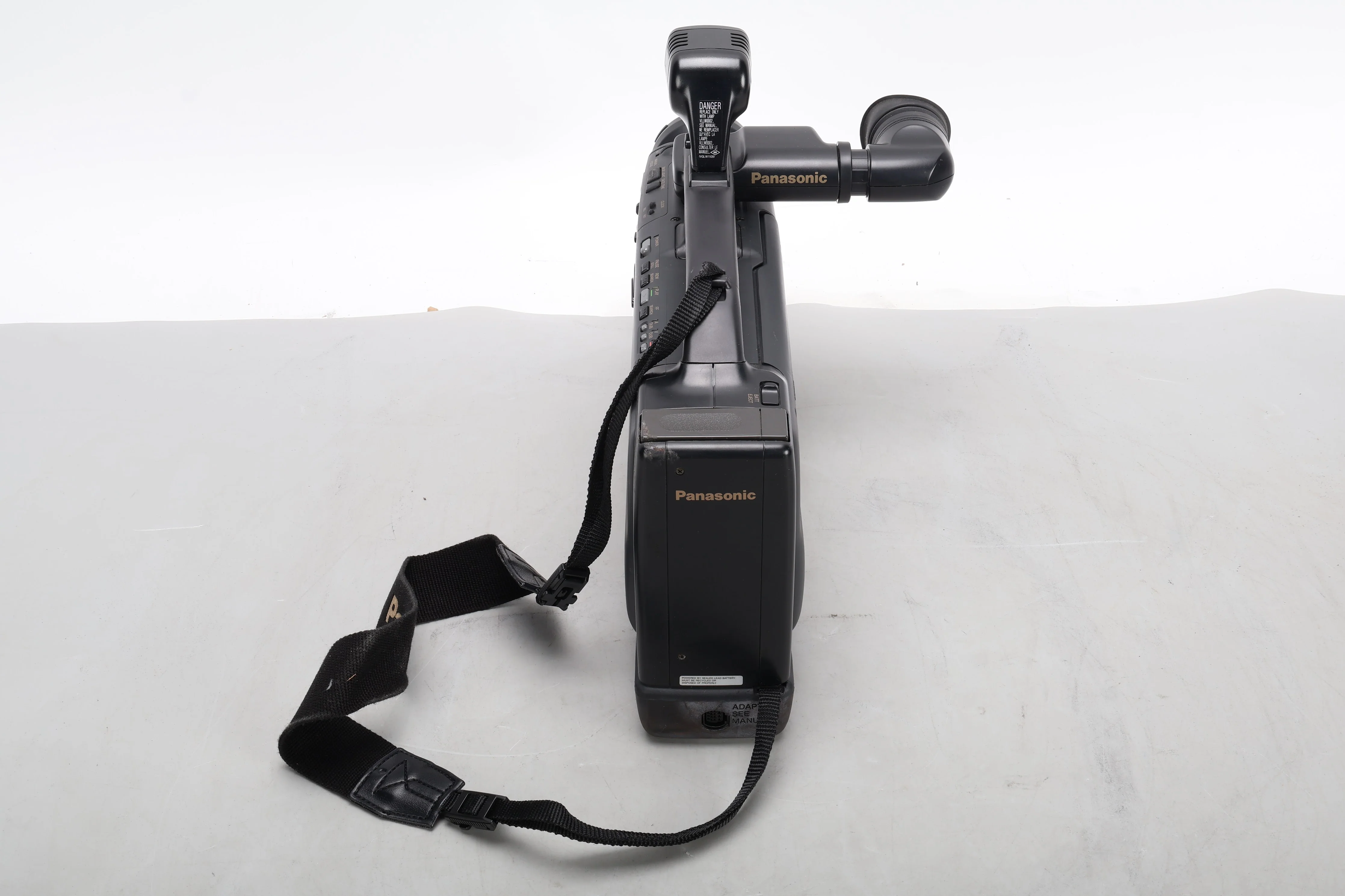 Panasonic OmniMovie VHS HQ Camcorder With Battery and Accessories - Image 10