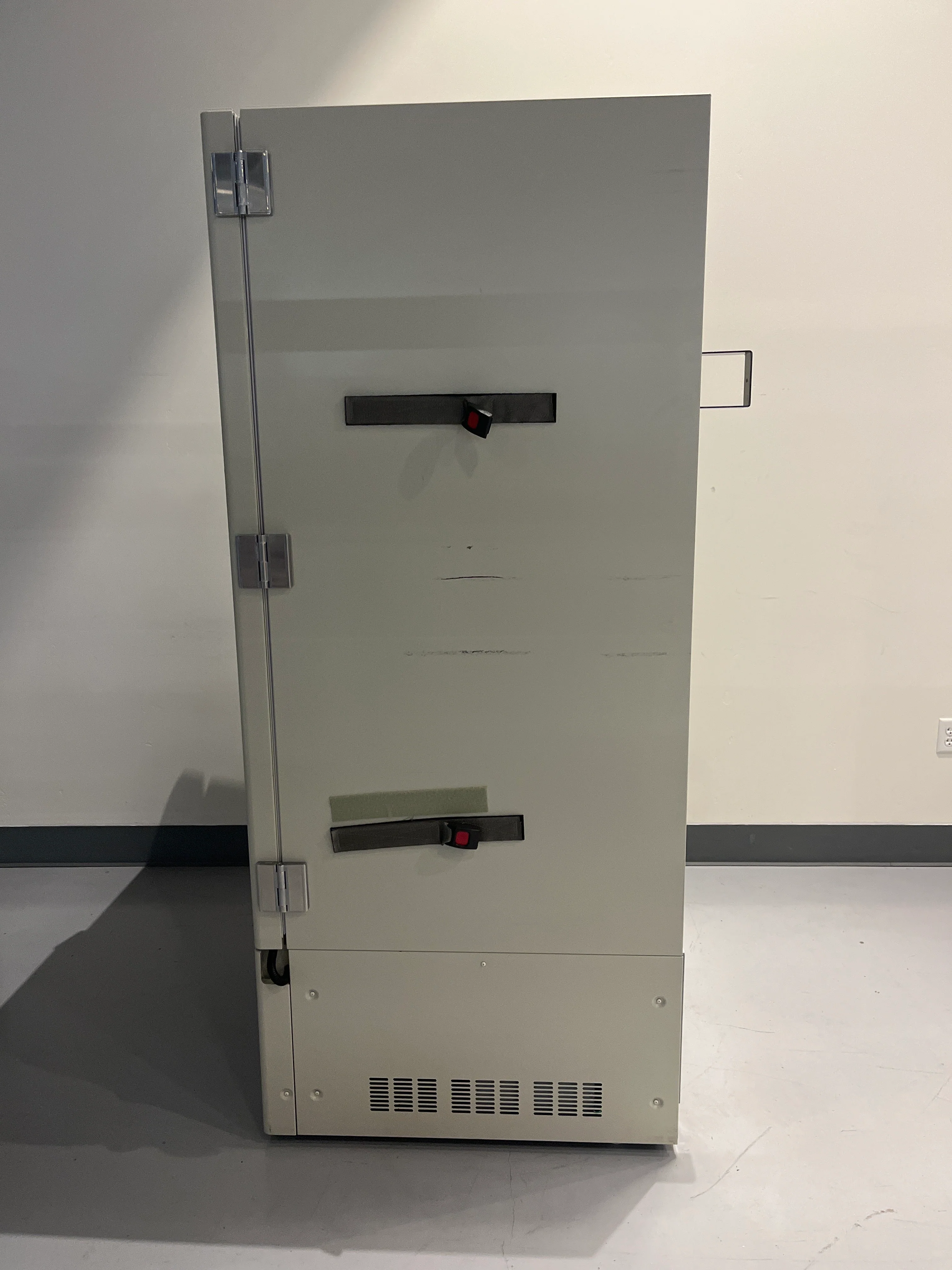 Sanyo MDF-U74VC -80C Ultra-Low Temperature Freezer 220V With 3x Shelves - Image 10