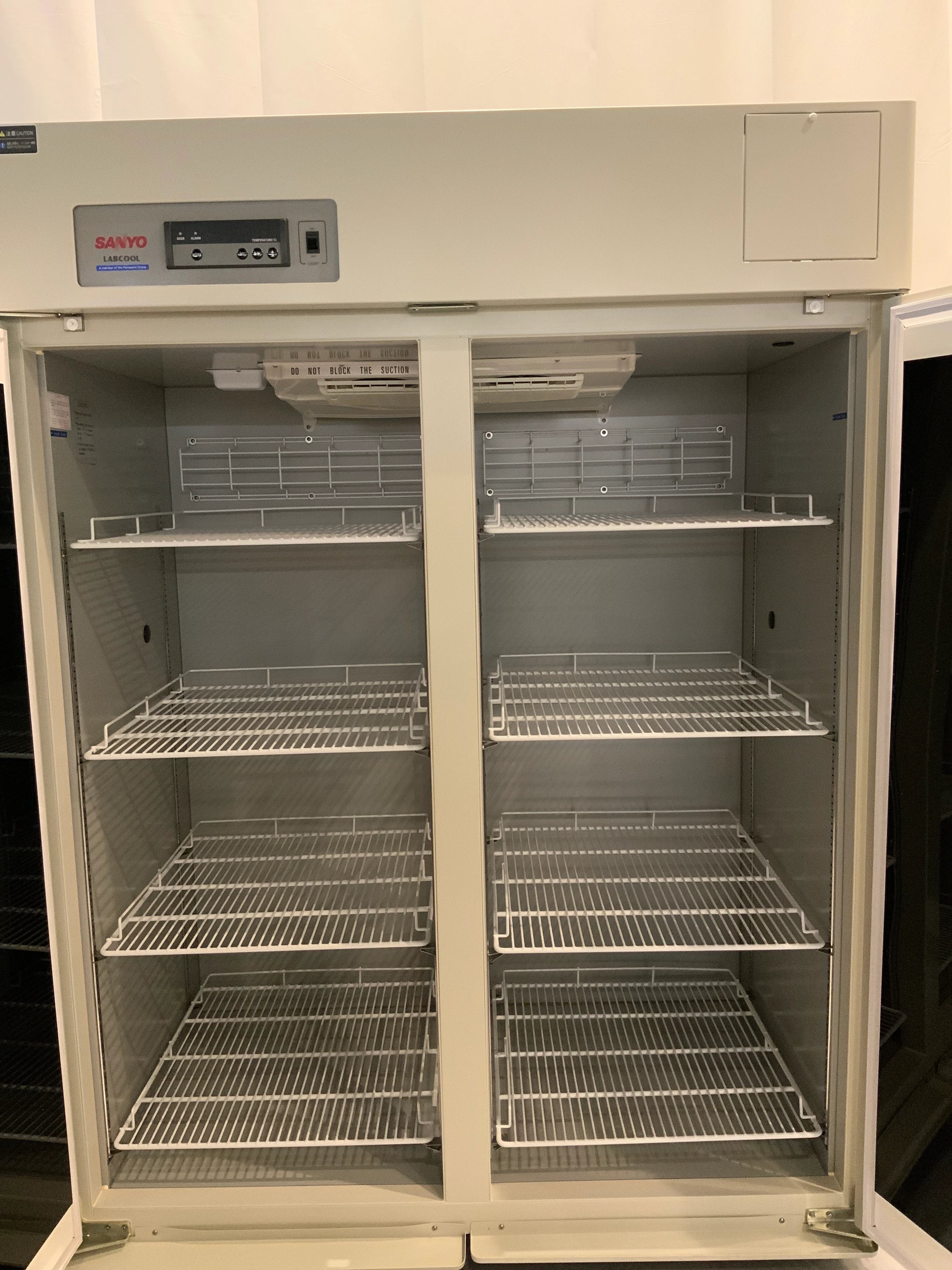 Sanyo MPR-1411 Pharmaceutical Refrigerator With 8x Shelves and Power Cable - Image 2