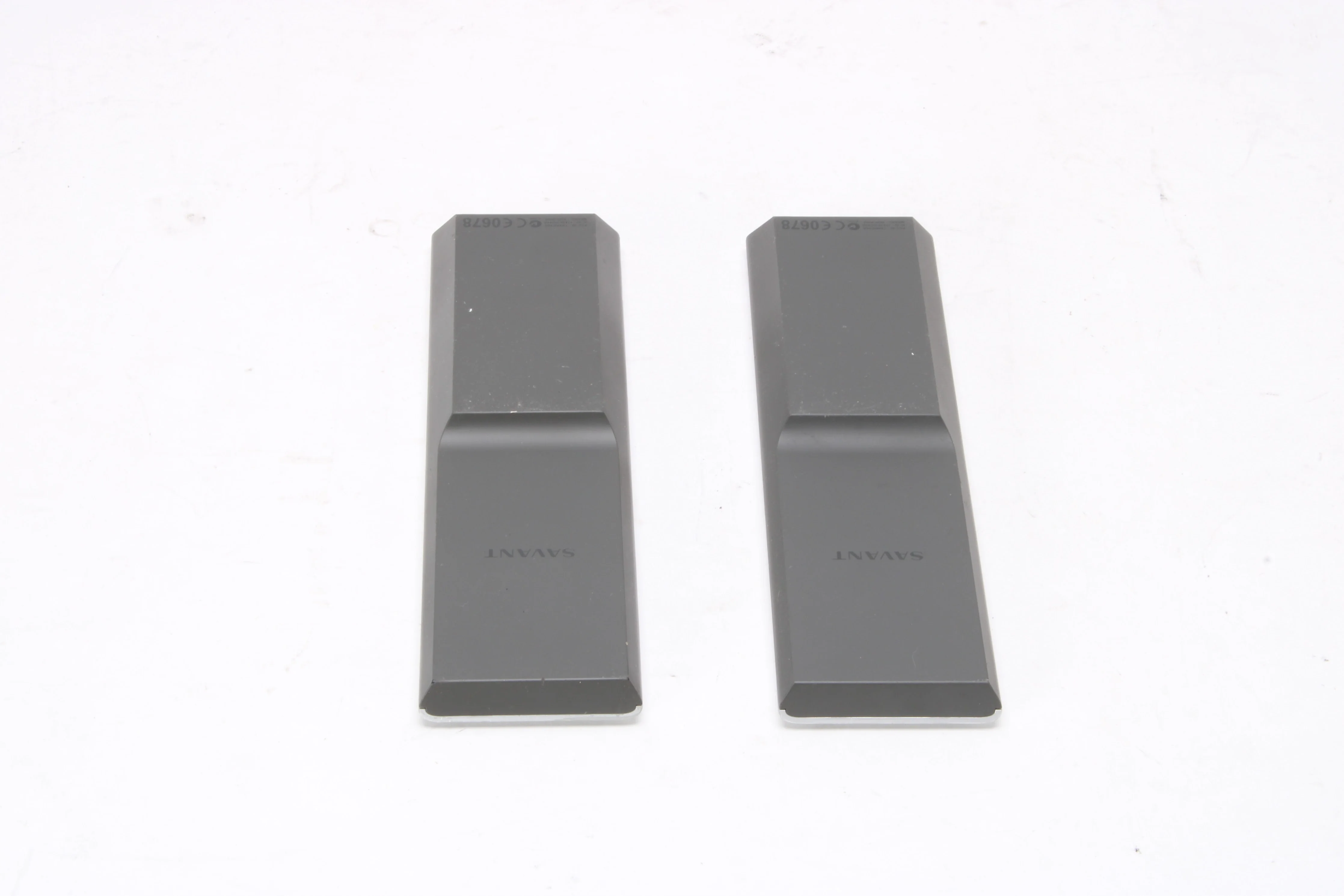 Savant 6x SUR-0500 Universal Remote W/ SSB-0500-00 Base Charging Station - AS IS - Image 5