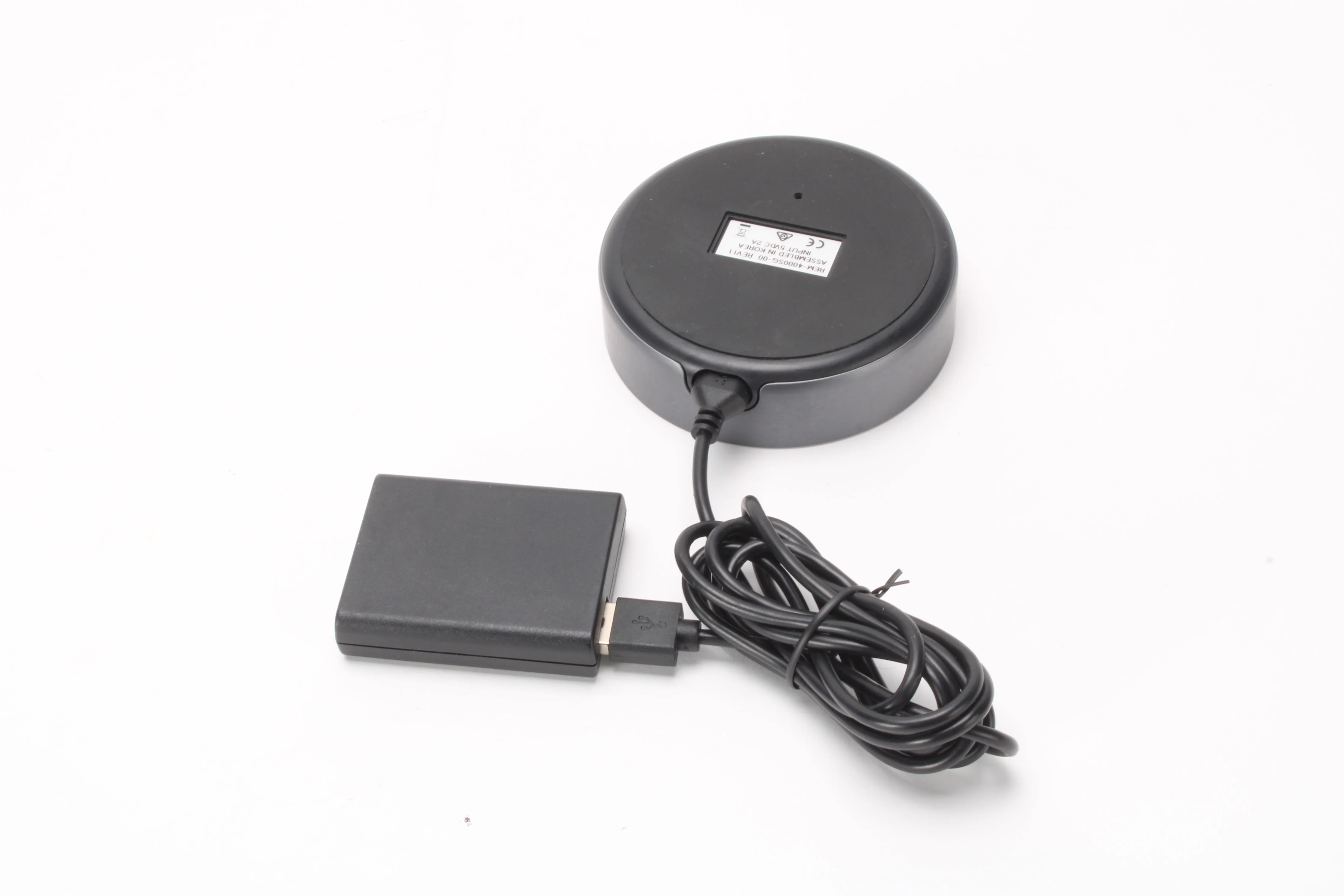 Savant REM-4000SG-00 Remote Control Base Charger With USB-C Cable and Block - Image 2