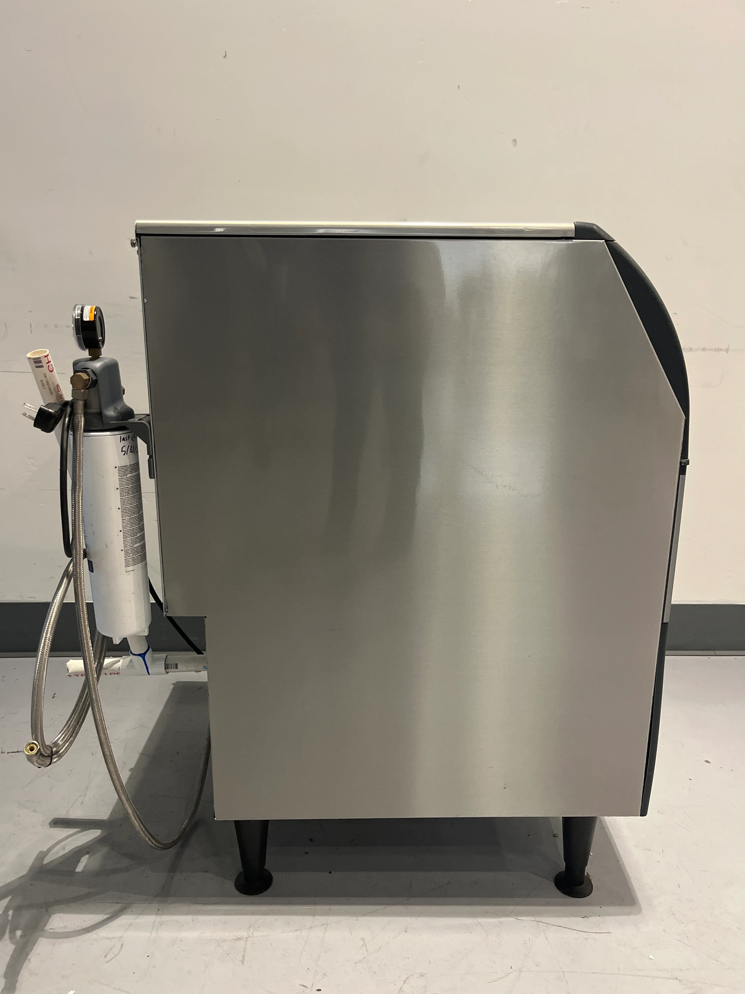 Scotsman UF424A-1 Undercounter Flake Ice Maker With 2x Scoops and 1x Tray - Fair - Image 4