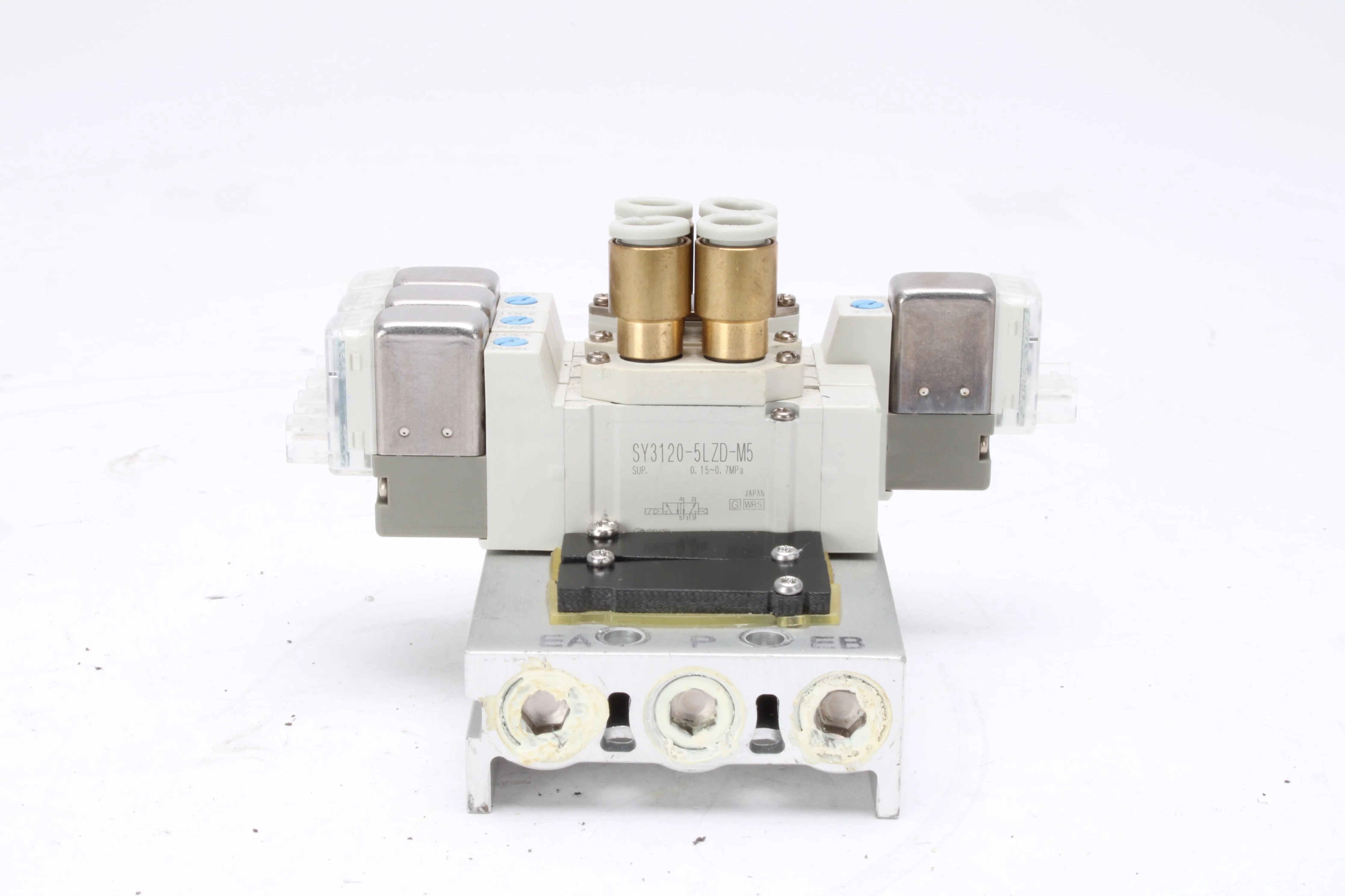 SMC 2x SY3120-5LZD-M5 and 1x SY3220-5LZD-M5 Solenoid Valve With Manifold - Image 2