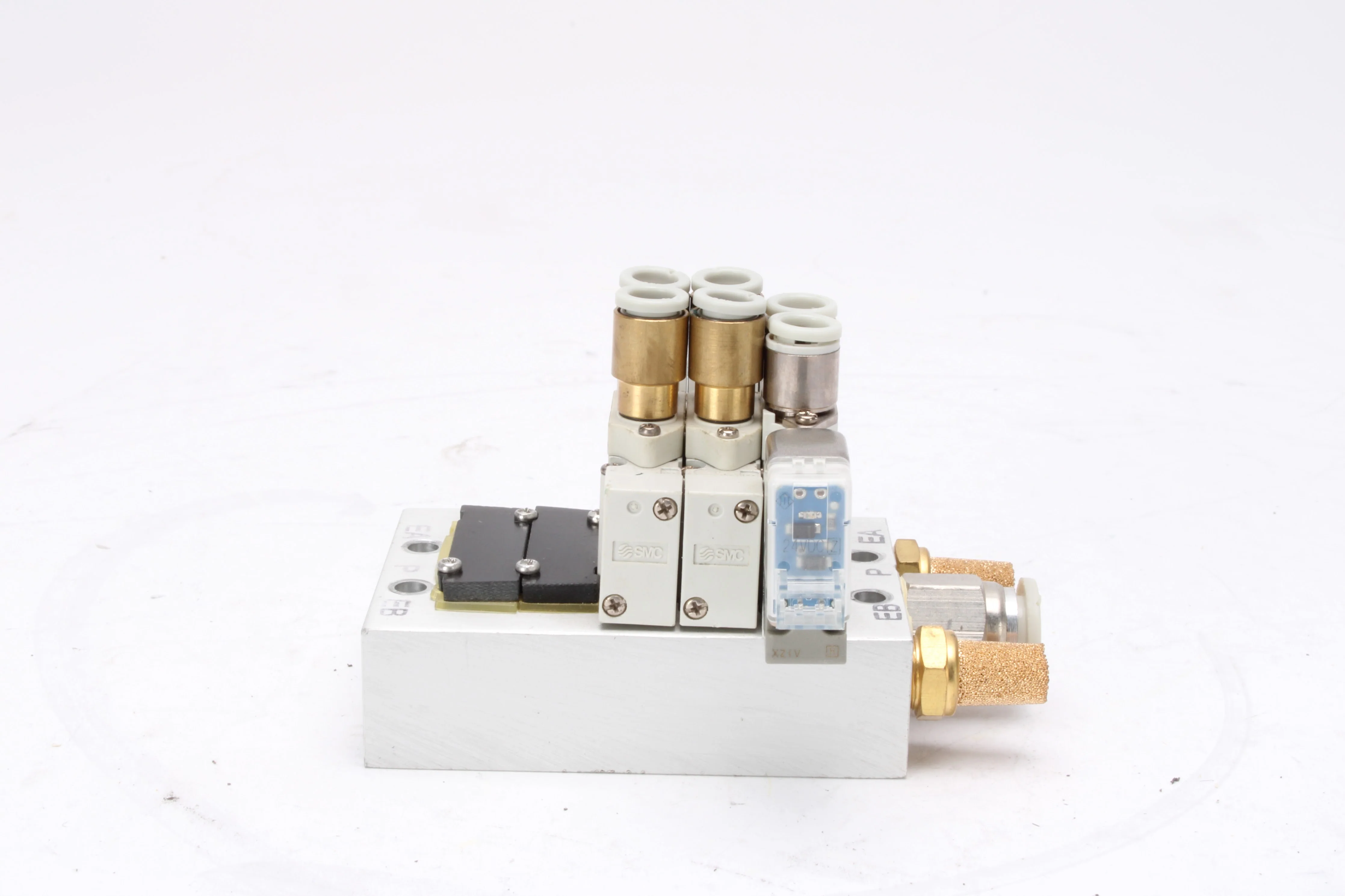 SMC 2x SY3120-5LZD-M5 and 1x SY3220-5LZD-M5 Solenoid Valve With Manifold - Image 4
