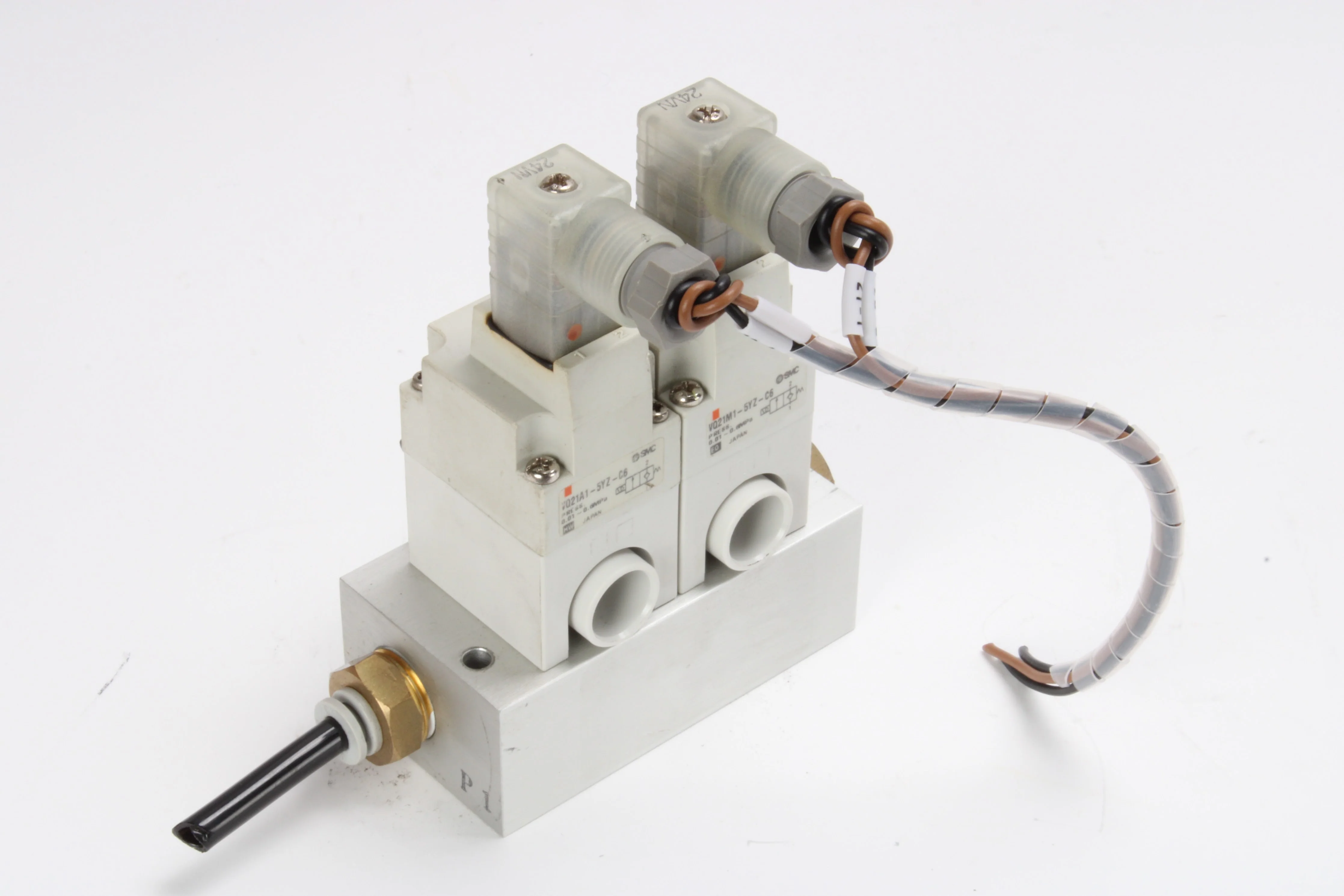 SMC VQ21A1-5YZ-C6 & VQ21M1-5YZ-C6 Solenoid Valve With Manifold - Image 2