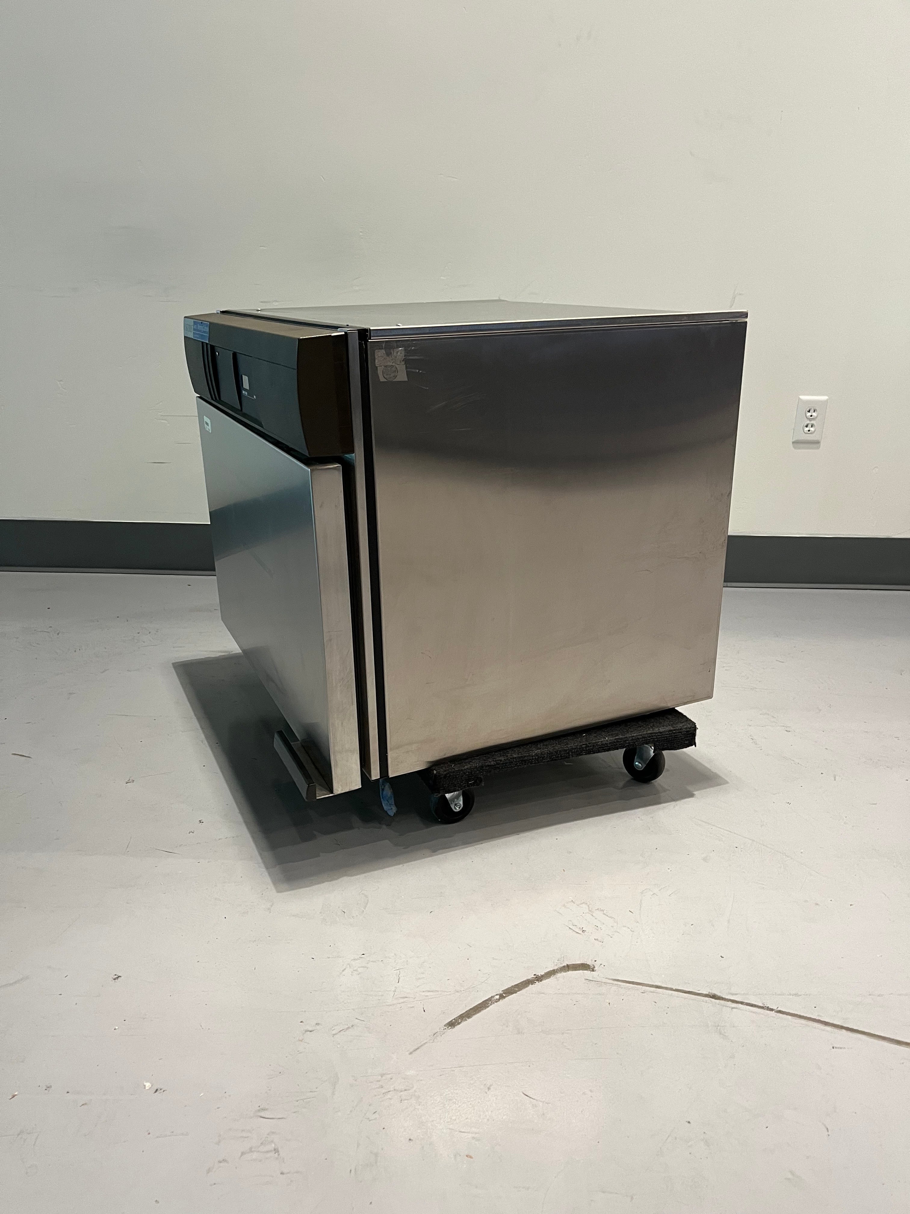Steris AMSCO QDJ03 Single Compartment Blanket Warming Cabinet 120V - Image 4