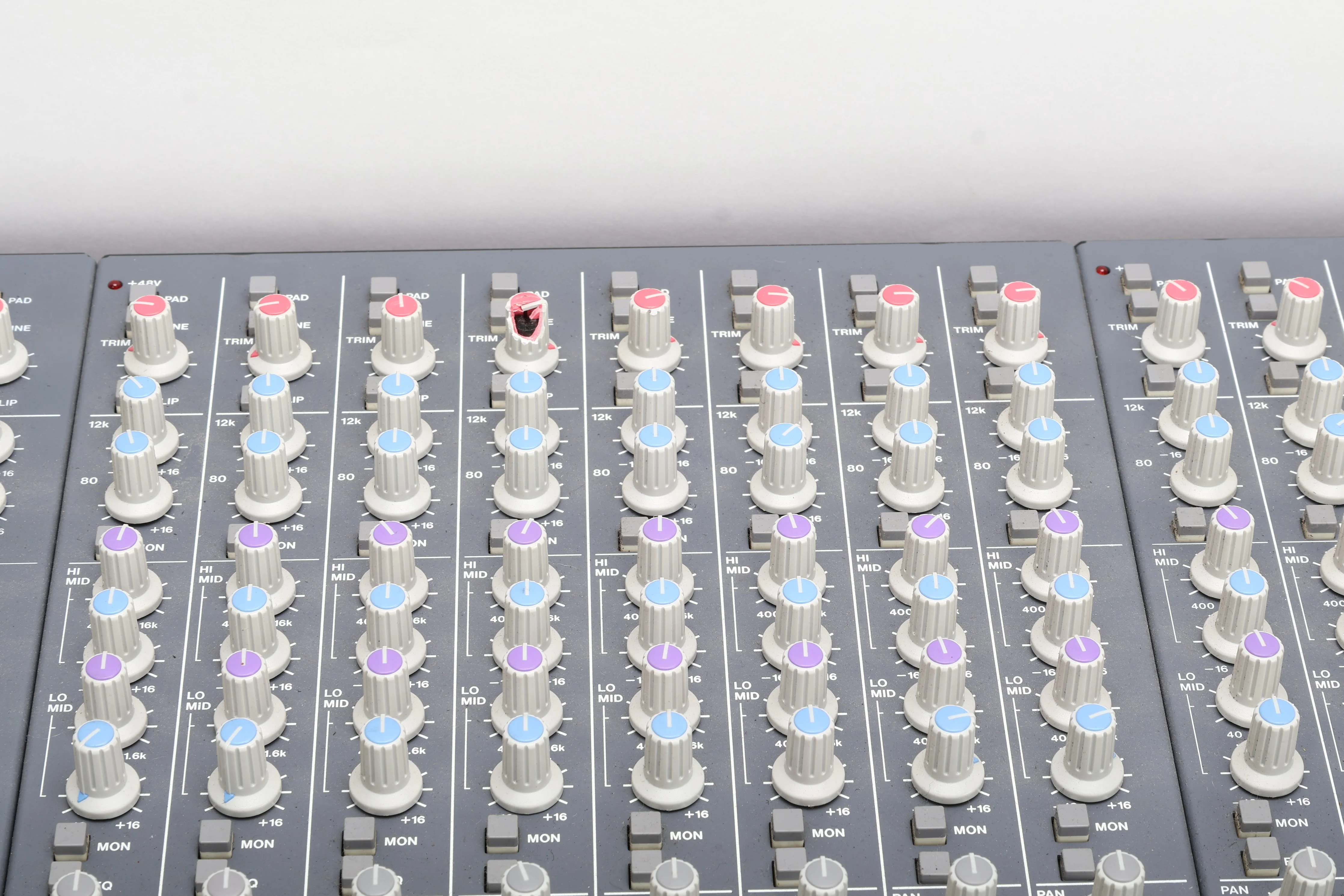 Tascam M-2600 MkII Mixing Console M-2600/24 - No Power Supply - Image 3