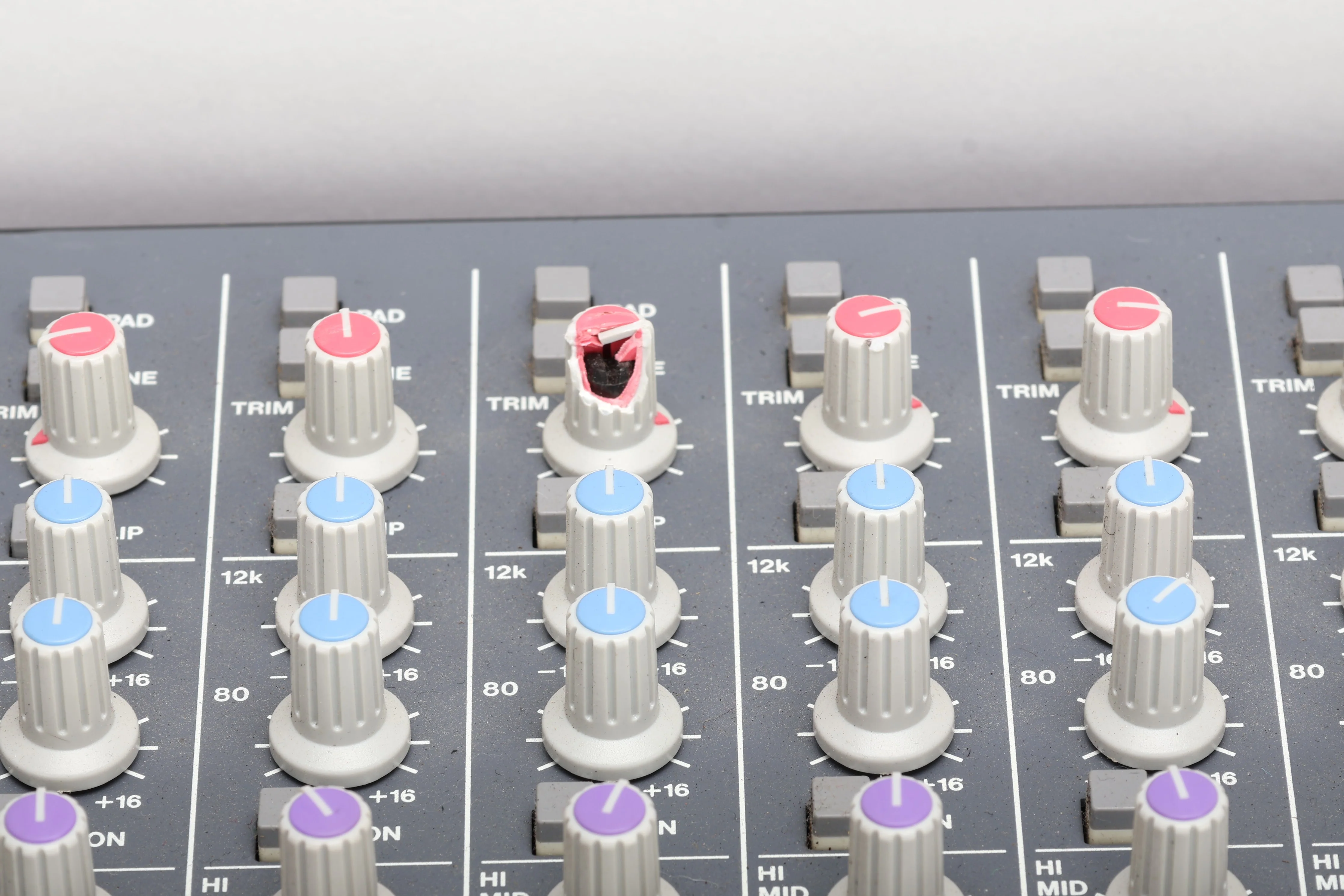 Tascam M-2600 MkII Mixing Console M-2600/24 - No Power Supply - Image 4