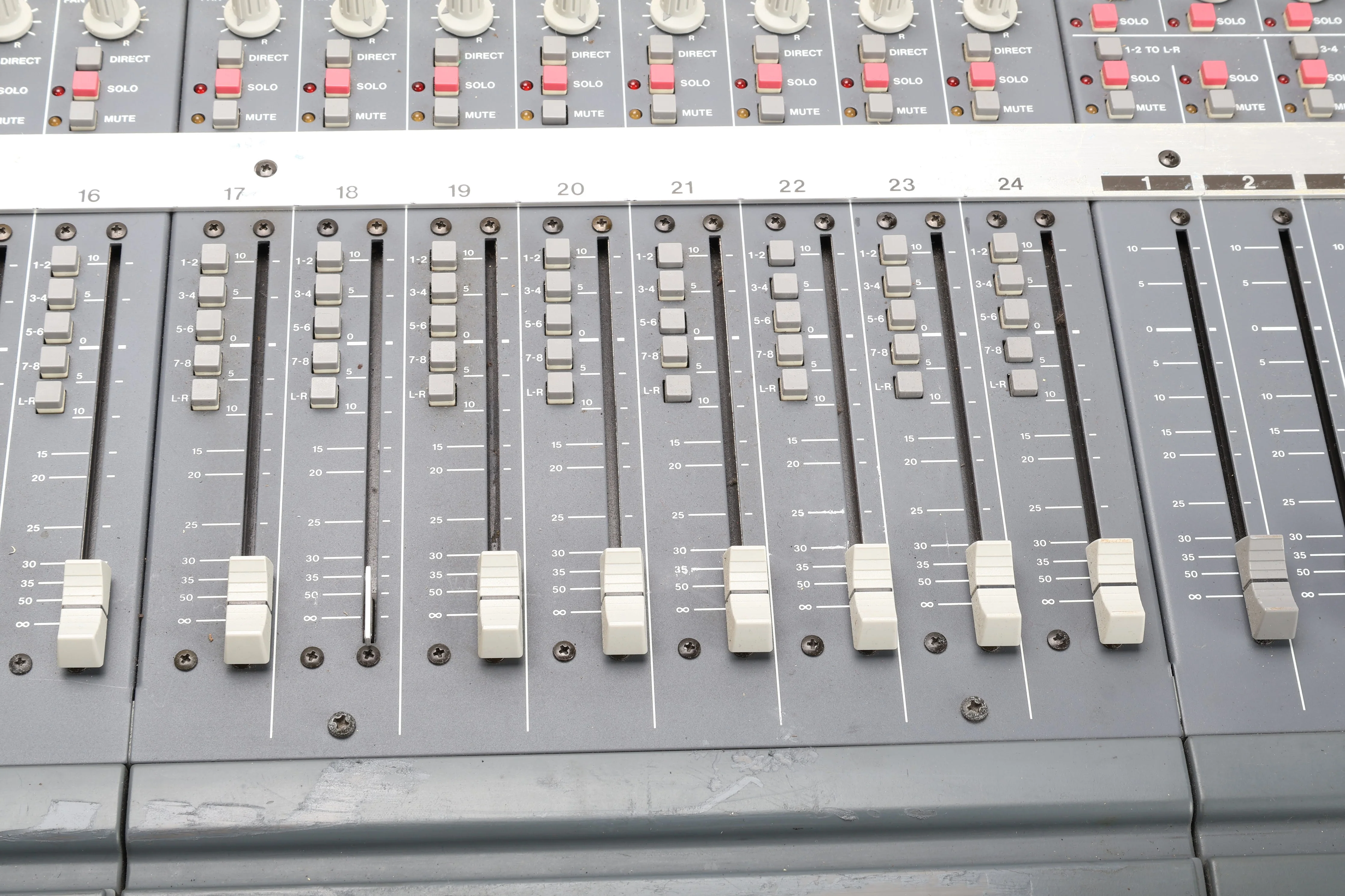Tascam M-2600 MkII Mixing Console M-2600/24 - No Power Supply - Image 7