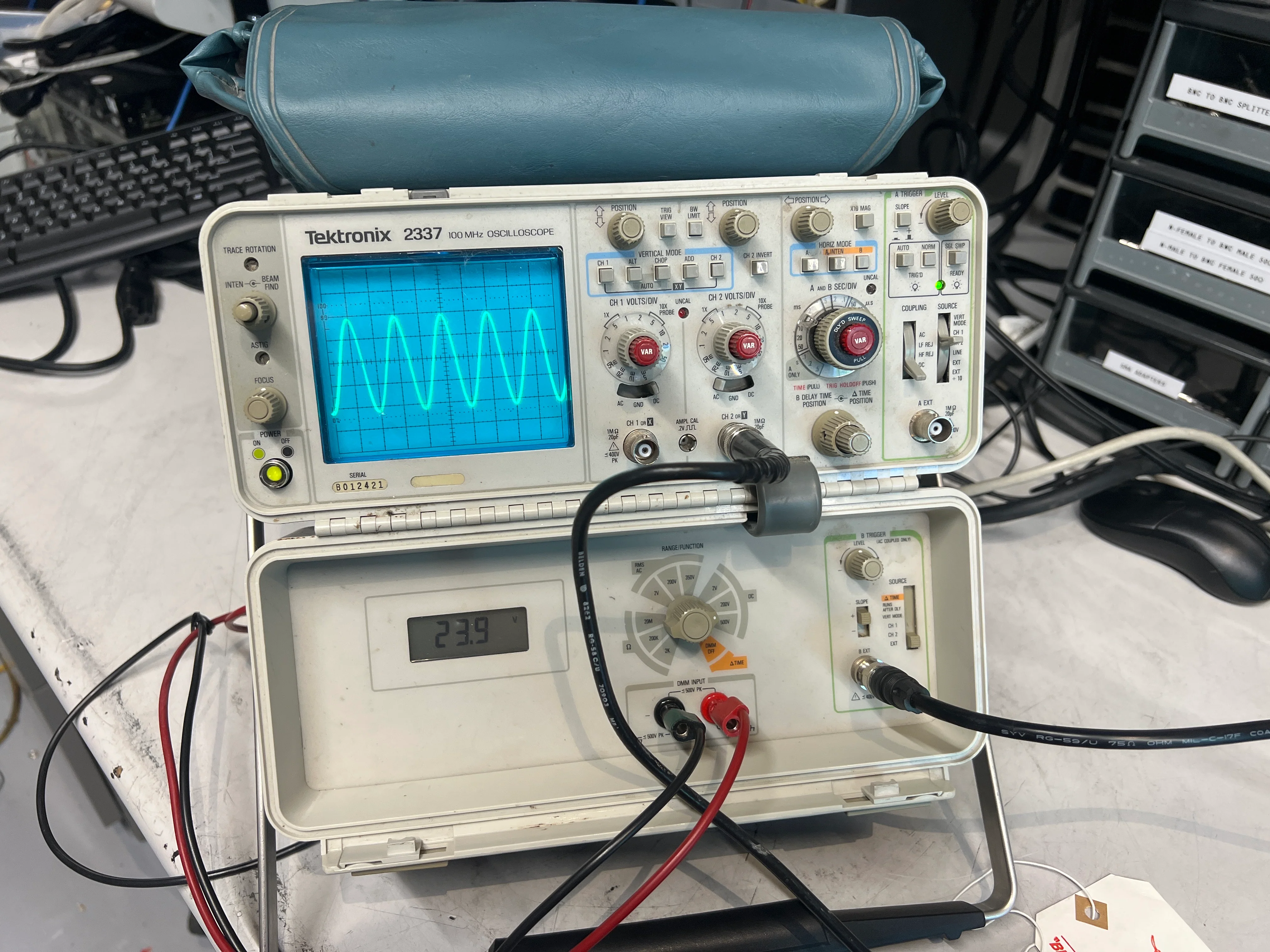 Tektronix 2337 100MHz Oscilloscope With 2x P6108A Probes and Accessories - Image 2