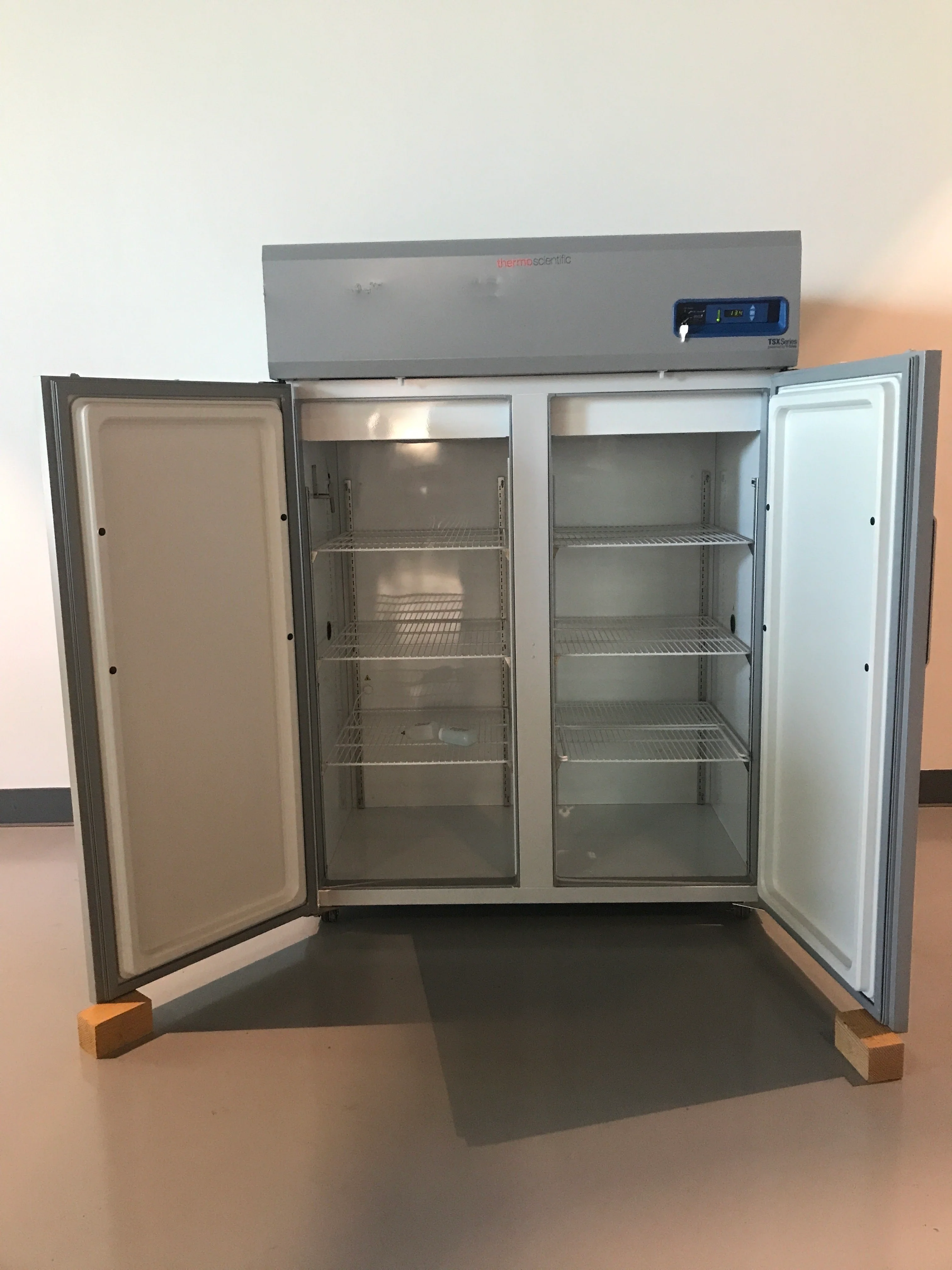 Thermo Fisher TSX5005CA Chromatography Refrigerator 2°C to 8°C - Image 4
