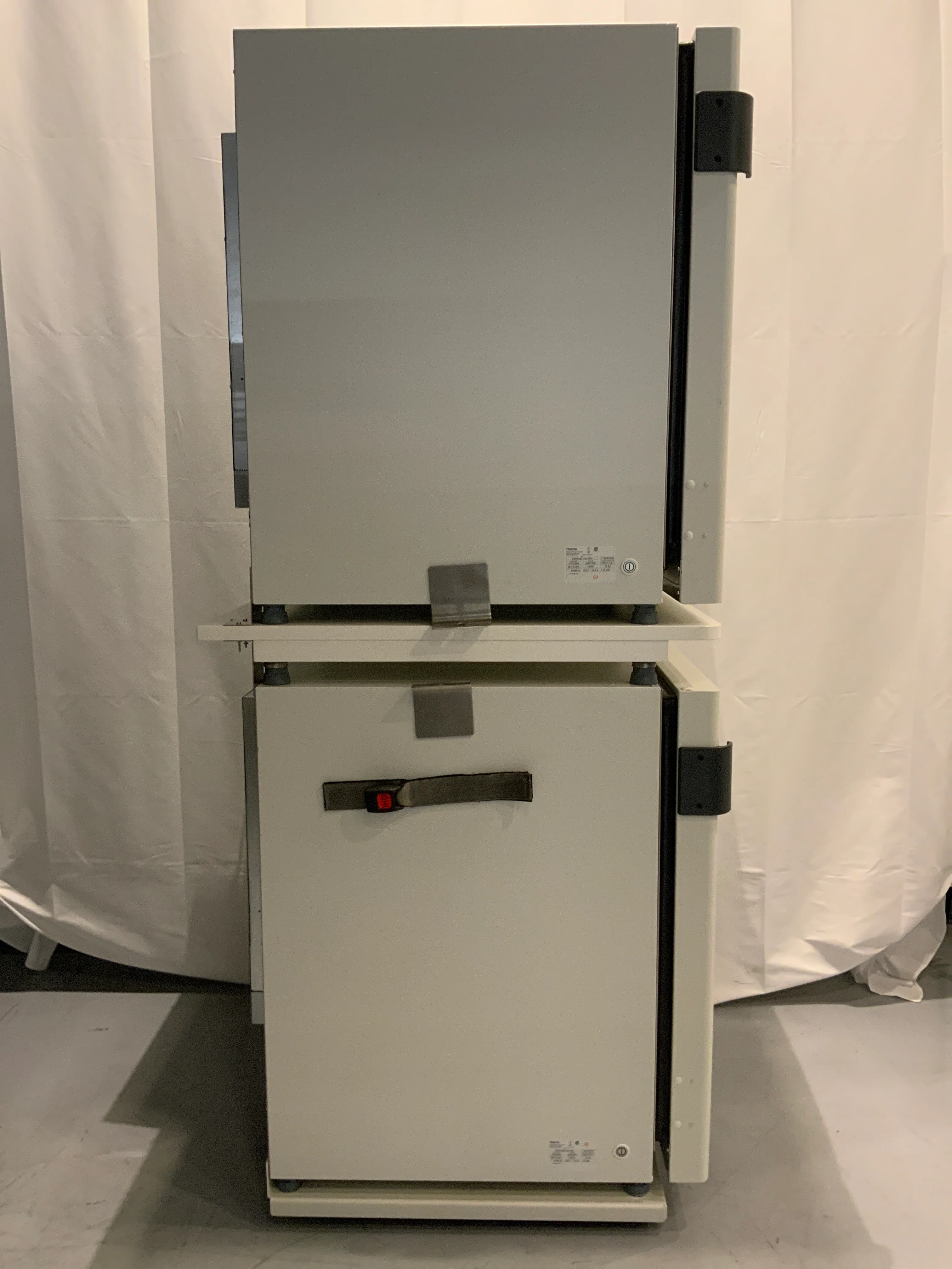 Thermo Scientific HERAcell vios 250i CO2 Incubator Dual Stacked With 6x Shelves - Image 5
