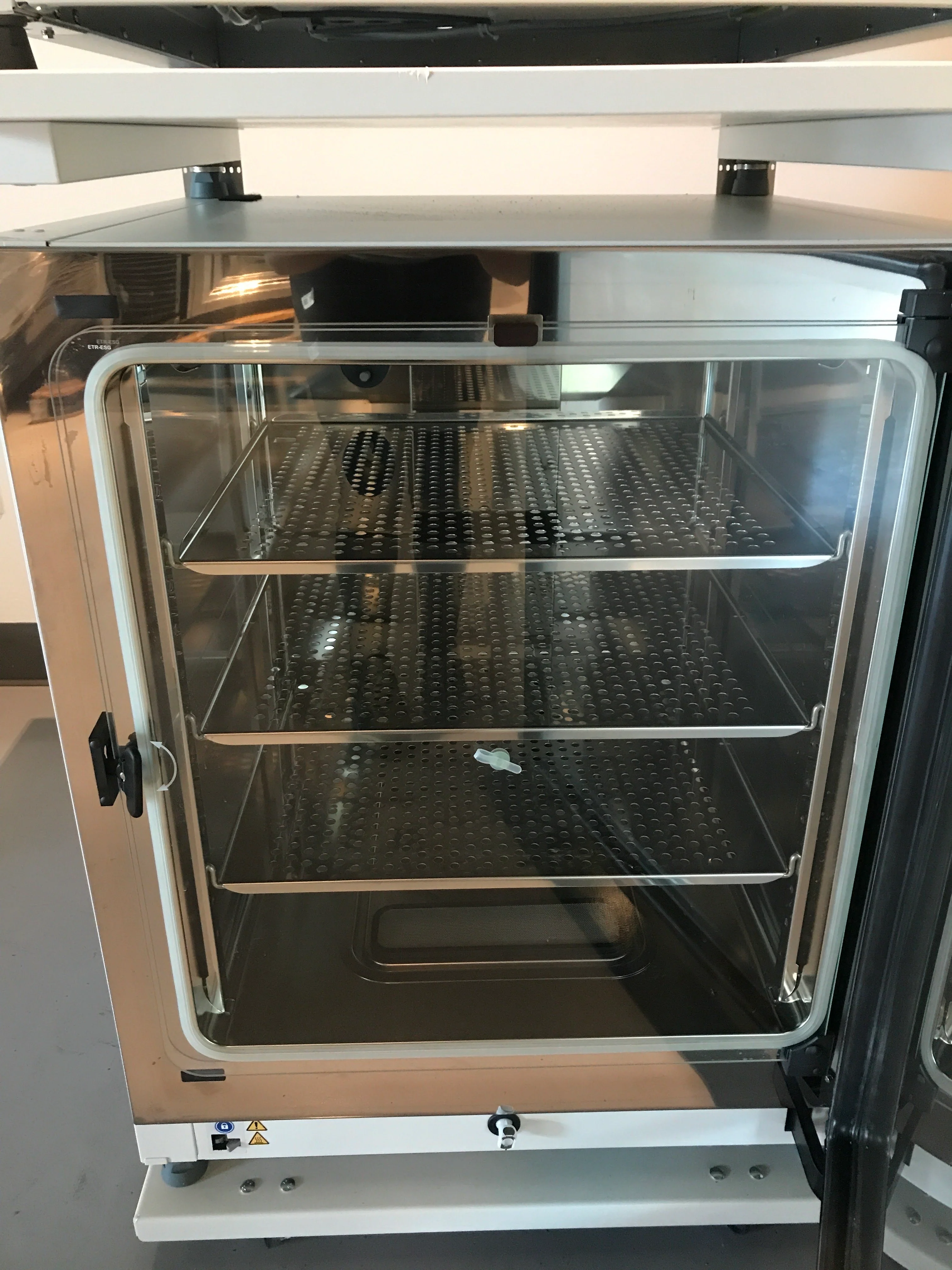Thermo Scientific HERAcell Vios 250i LK CO2 Incubator 51033587 (Dual Stack) - Image 4