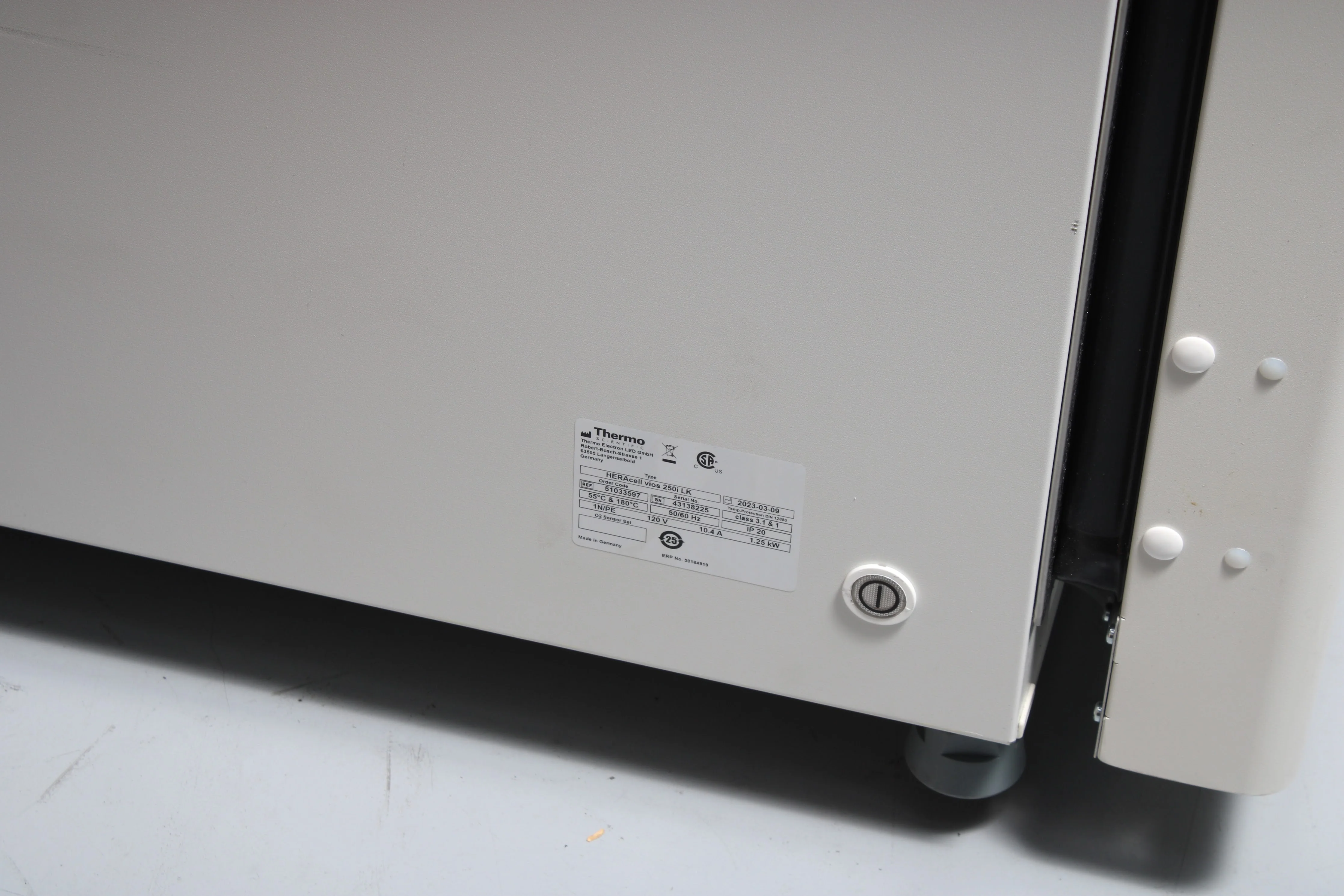 Thermo Scientific HERAcell vios 250i LK CO2 Incubator 51033597 With 3x Shelves - Image 6