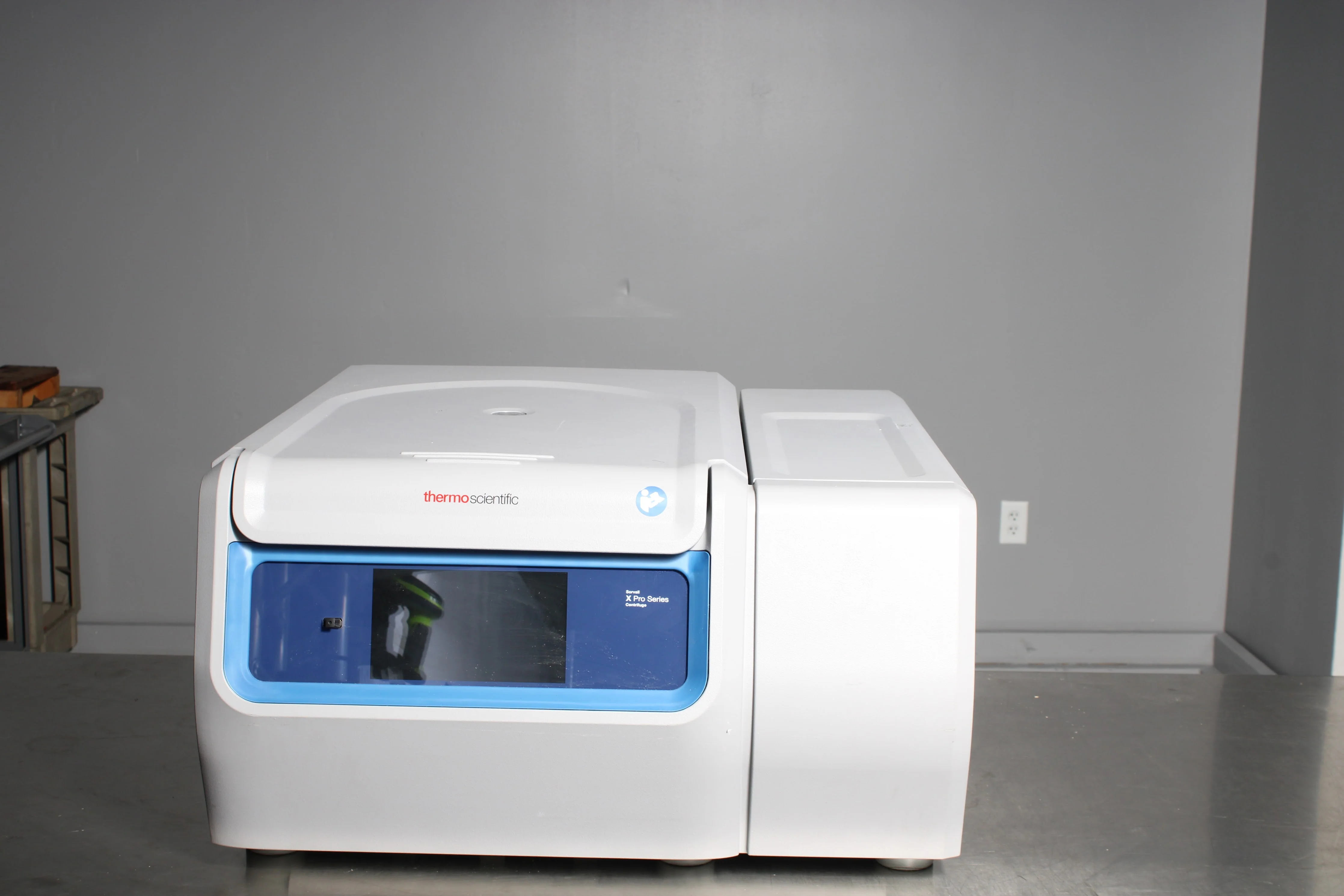 Thermo Scientific Sorvall X1R Pro-MD Refrigerated Centrifuge W/ 75003300 Rotor - Image 2