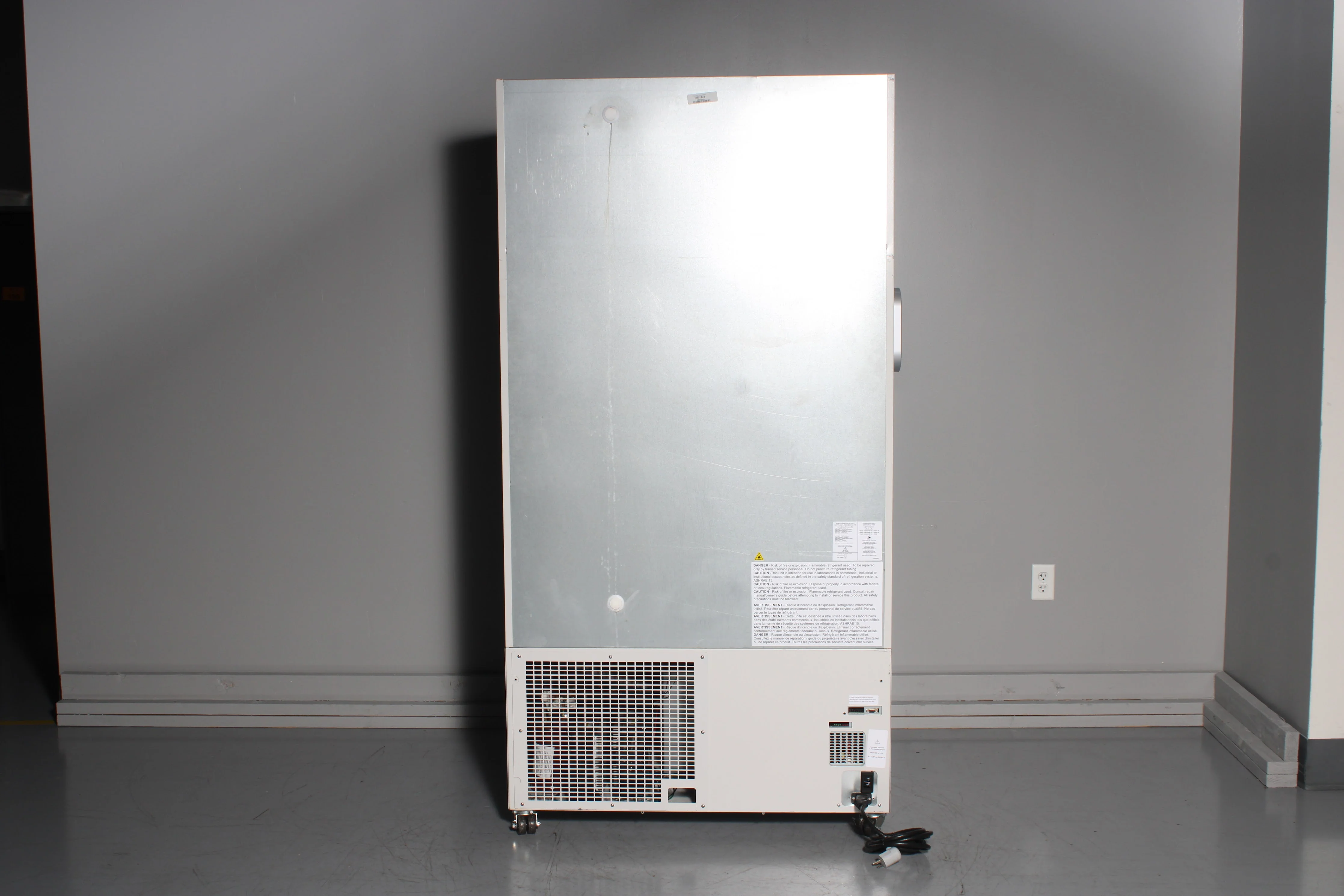 Thermo Scientific TSX60086A Ultra-Low Temperature Freezer With 3x Shelves - Image 4