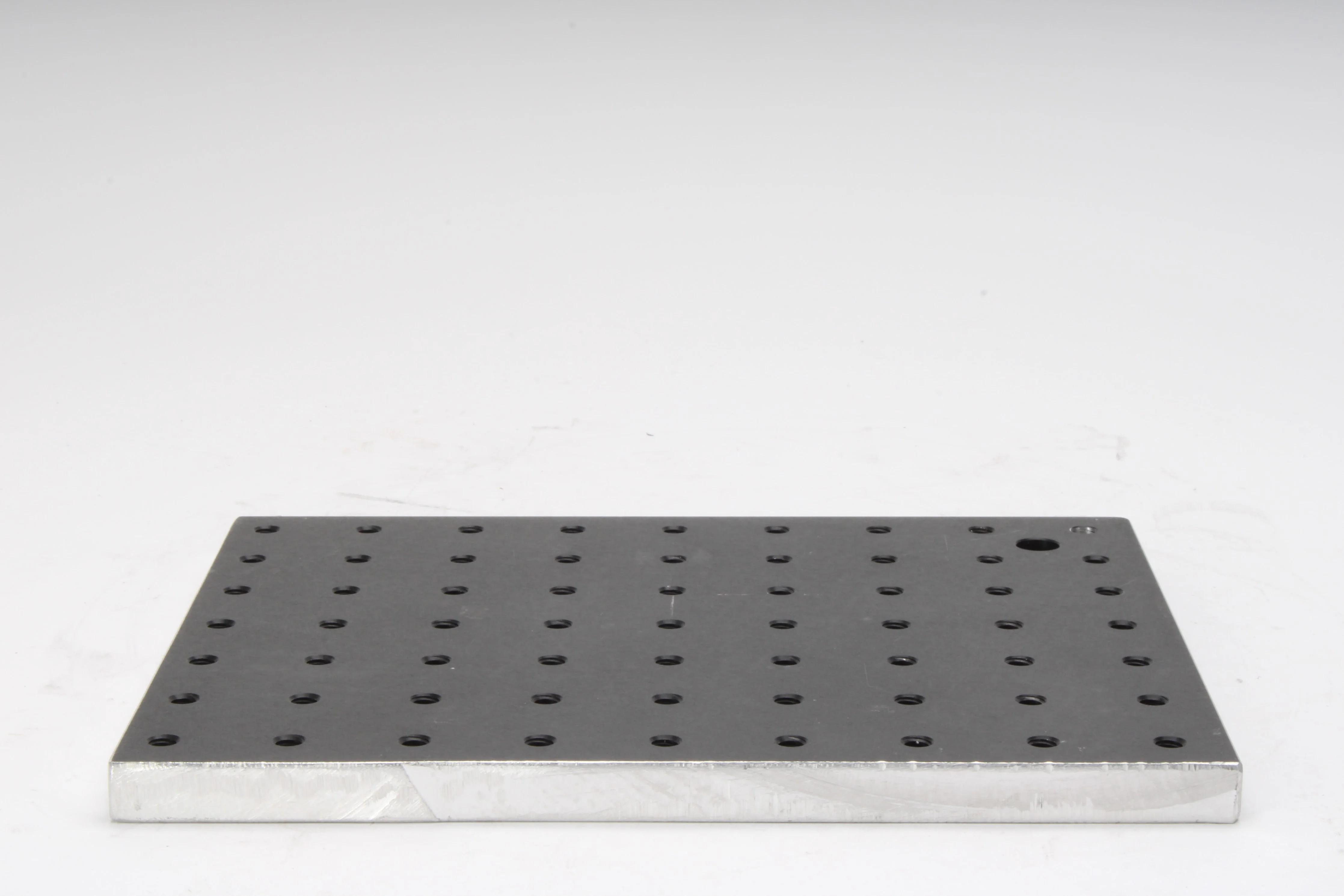 Thorlabs 973/579-7227 18x12x1/2" Breadboard 1-4"-20 Thread - Fair Condition - Image 3