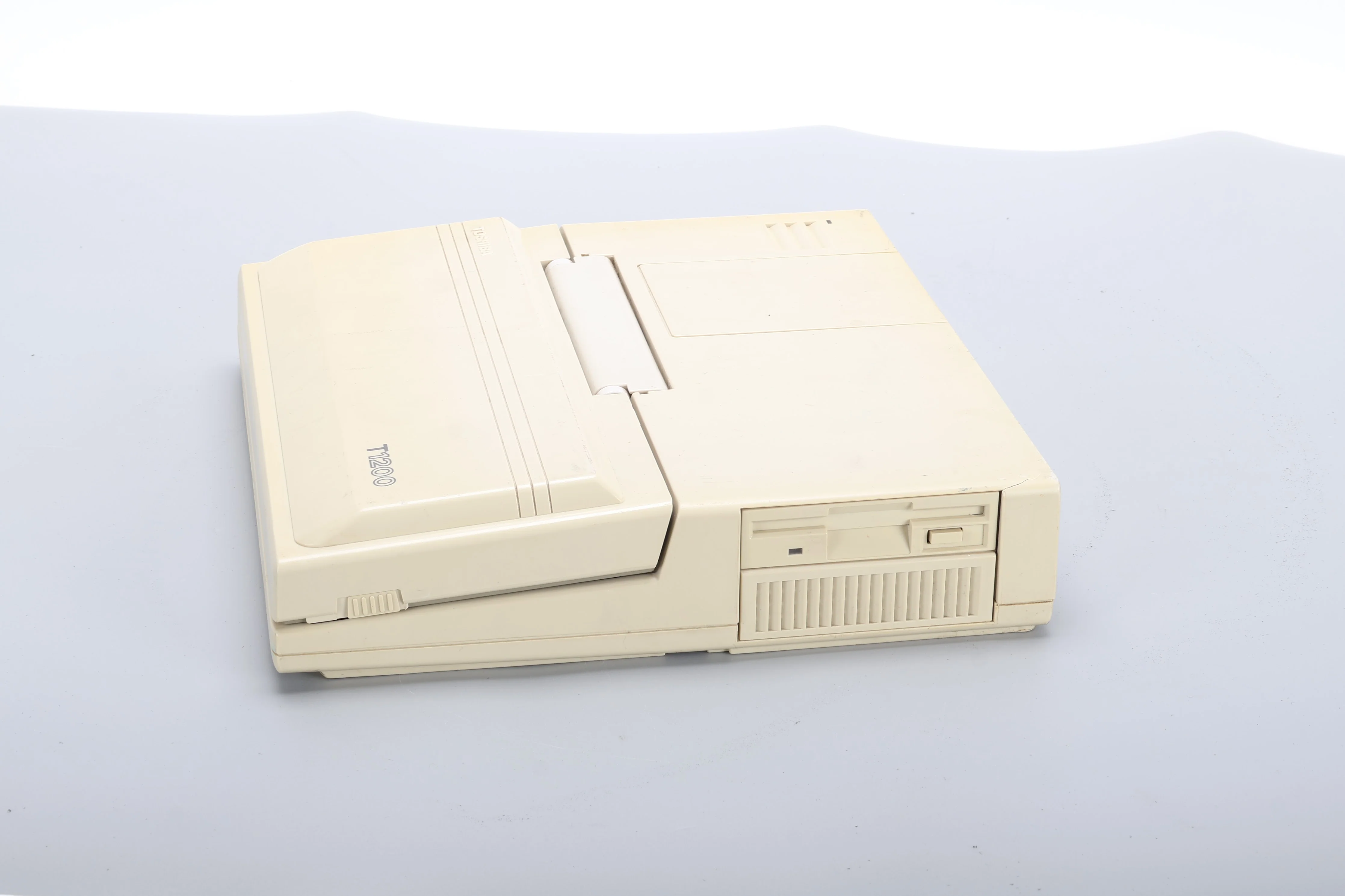 Toshiba T1200 System Unit PA7048U - AS IS Parts or Repair - Image 3