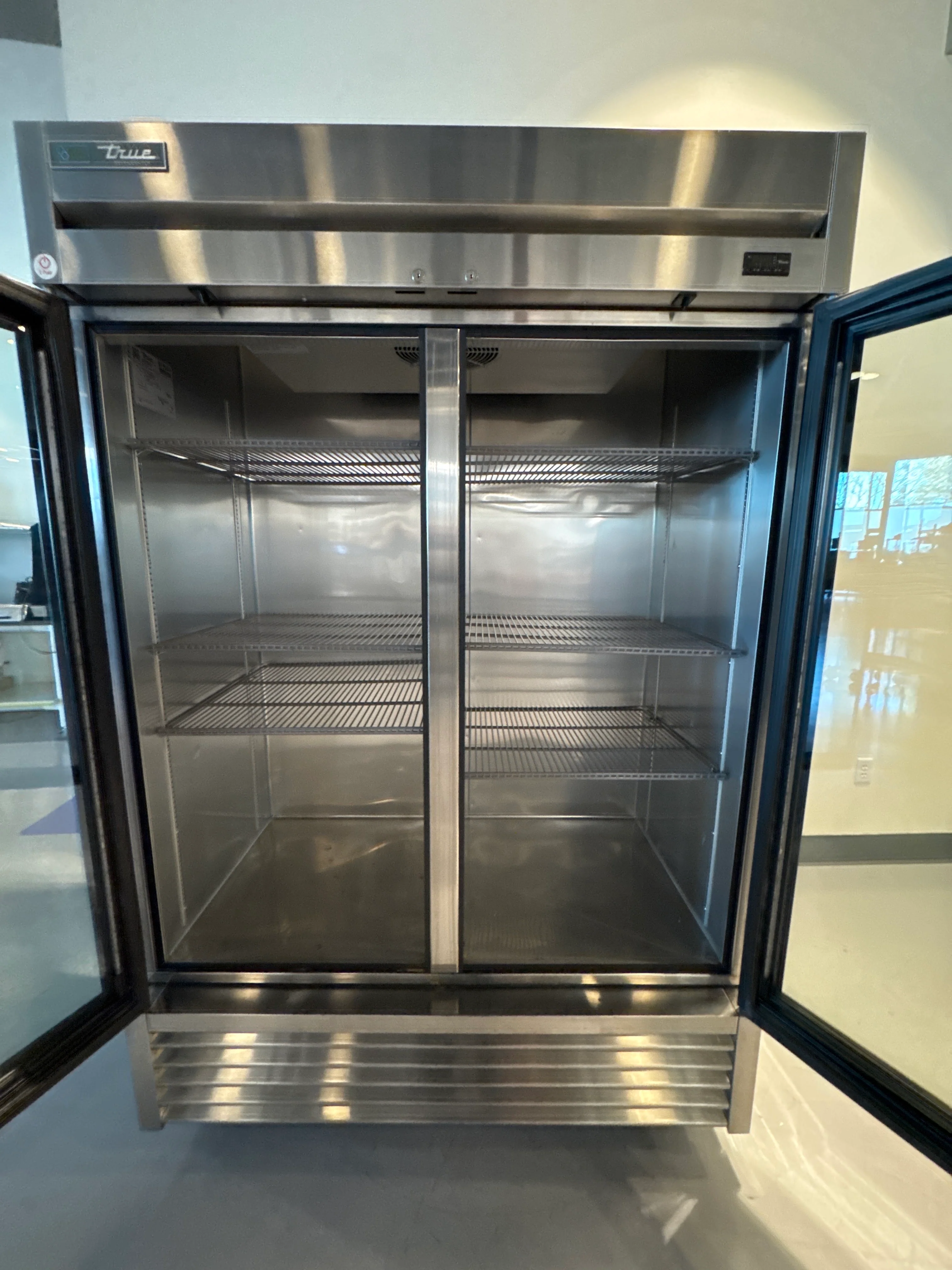 True T-49G-HC~FGD01 Reach-In Glass Swing Door Refrigerator 6x Racks SN: 9175441 - Image 2