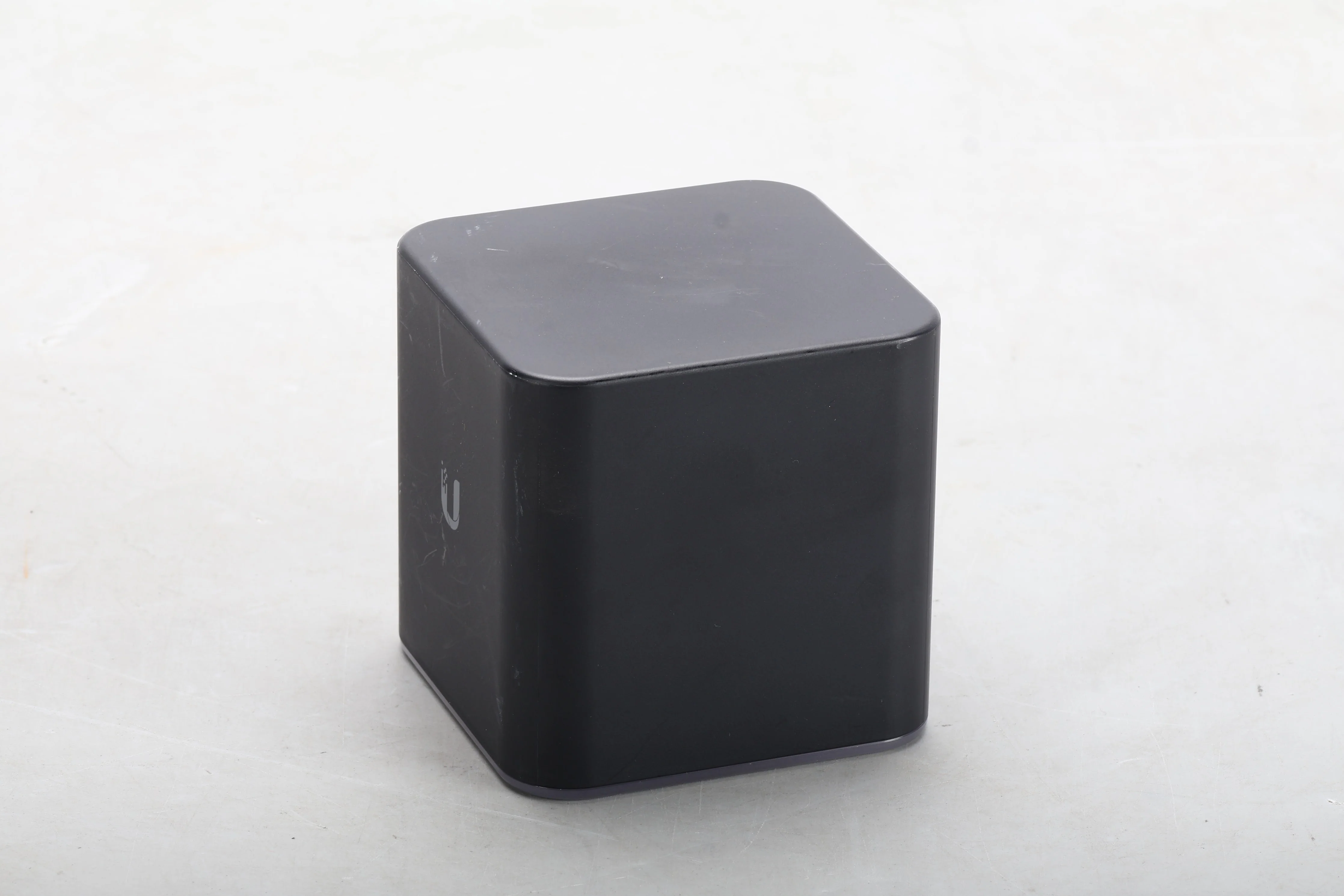 Ubiquiti ACB-AC airCube Home WiFi Access Point With Power Supply - Fair - Image 3