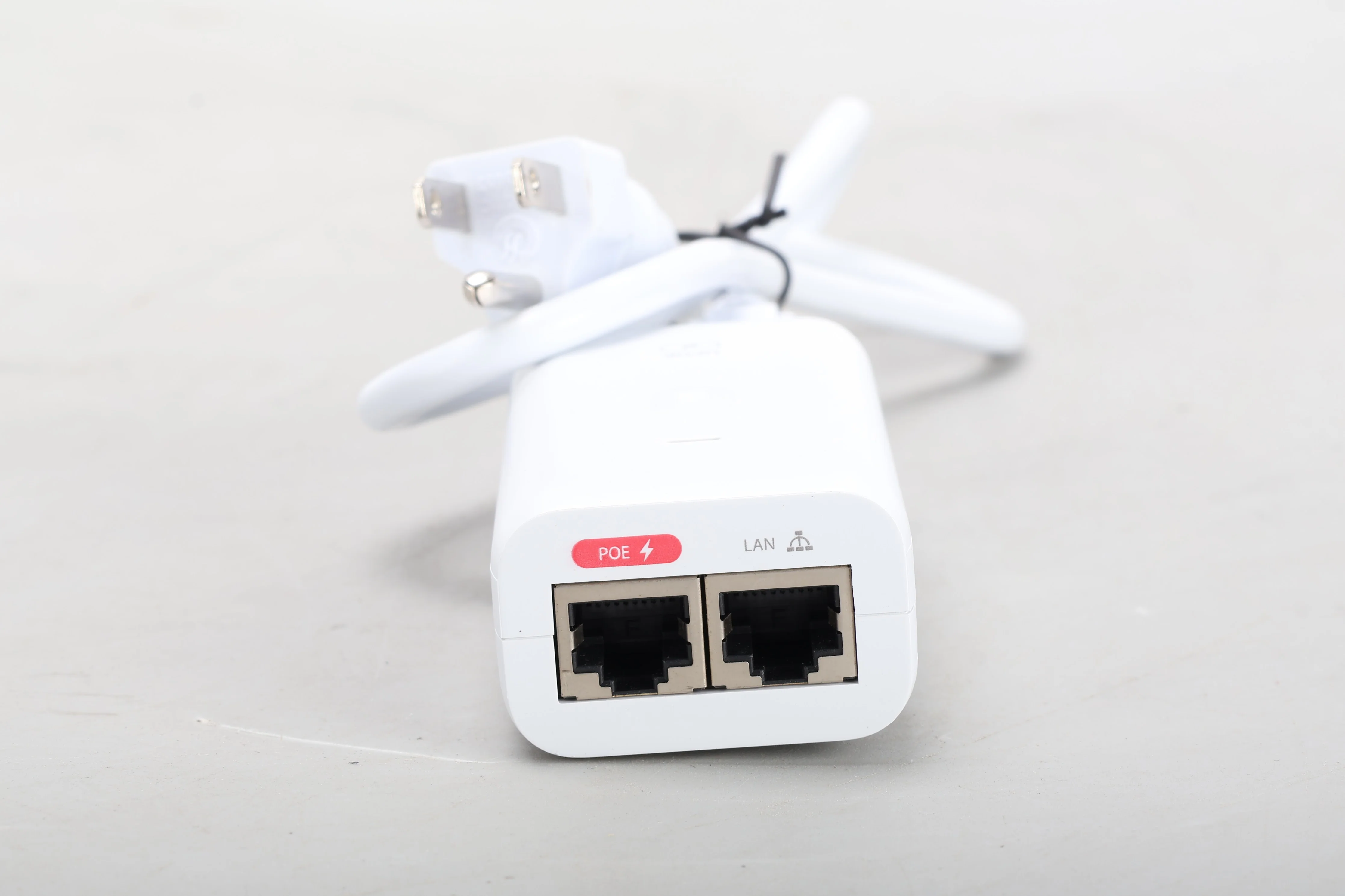 Ubiquiti GP-V480-032G UniFi 48V PoE Injector With Power Cable - Image 3