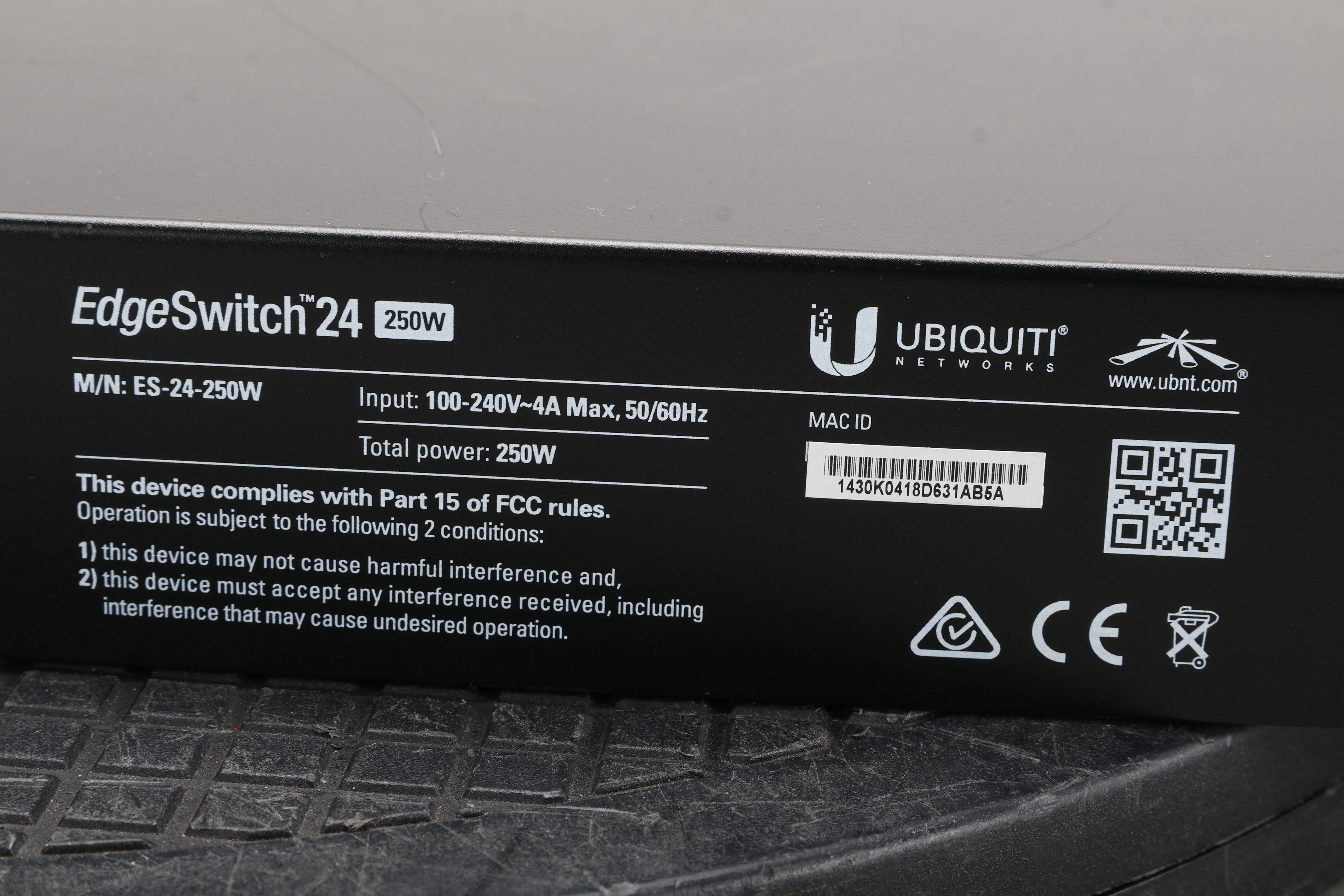 Ubiquiti Networks ES-24-250W Managed Network Switch L2/L3 Gigabit 24-Port - Image 4