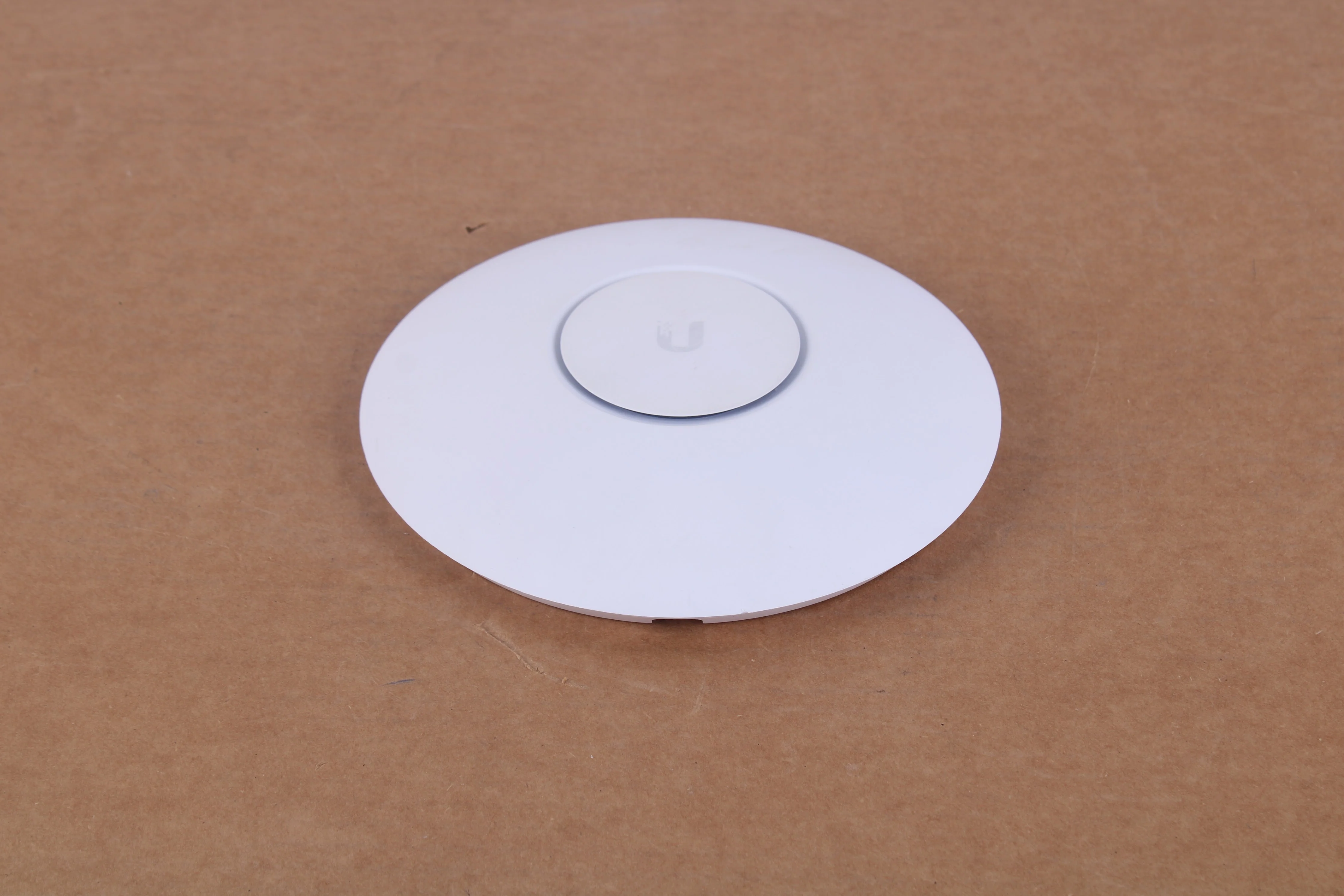 Ubiquiti UniFi UAP-AC-PRO Access Point With Wall Mount - Image 2