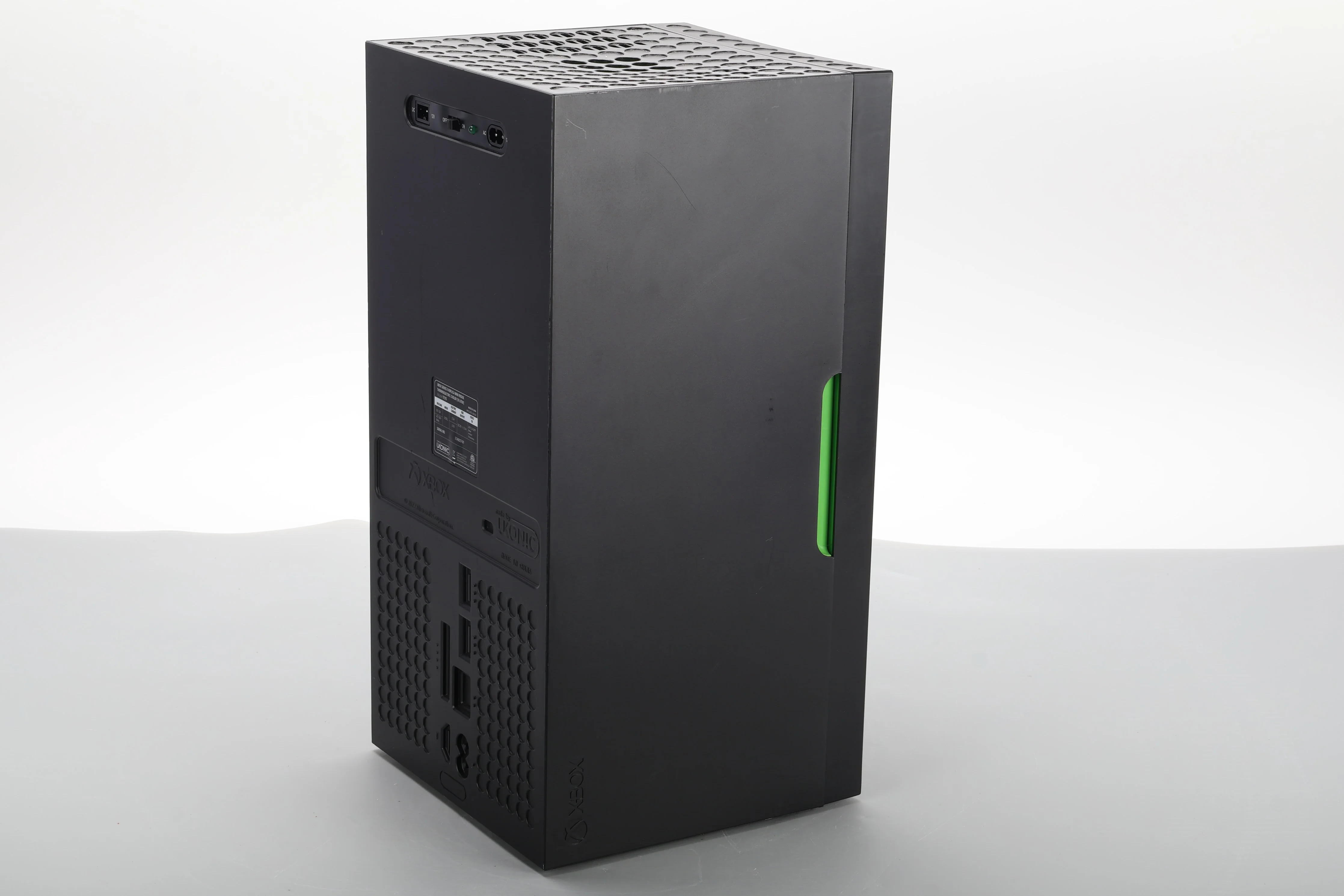 Ukonic 17315 XBox Replica Mini Fridge - Image 3