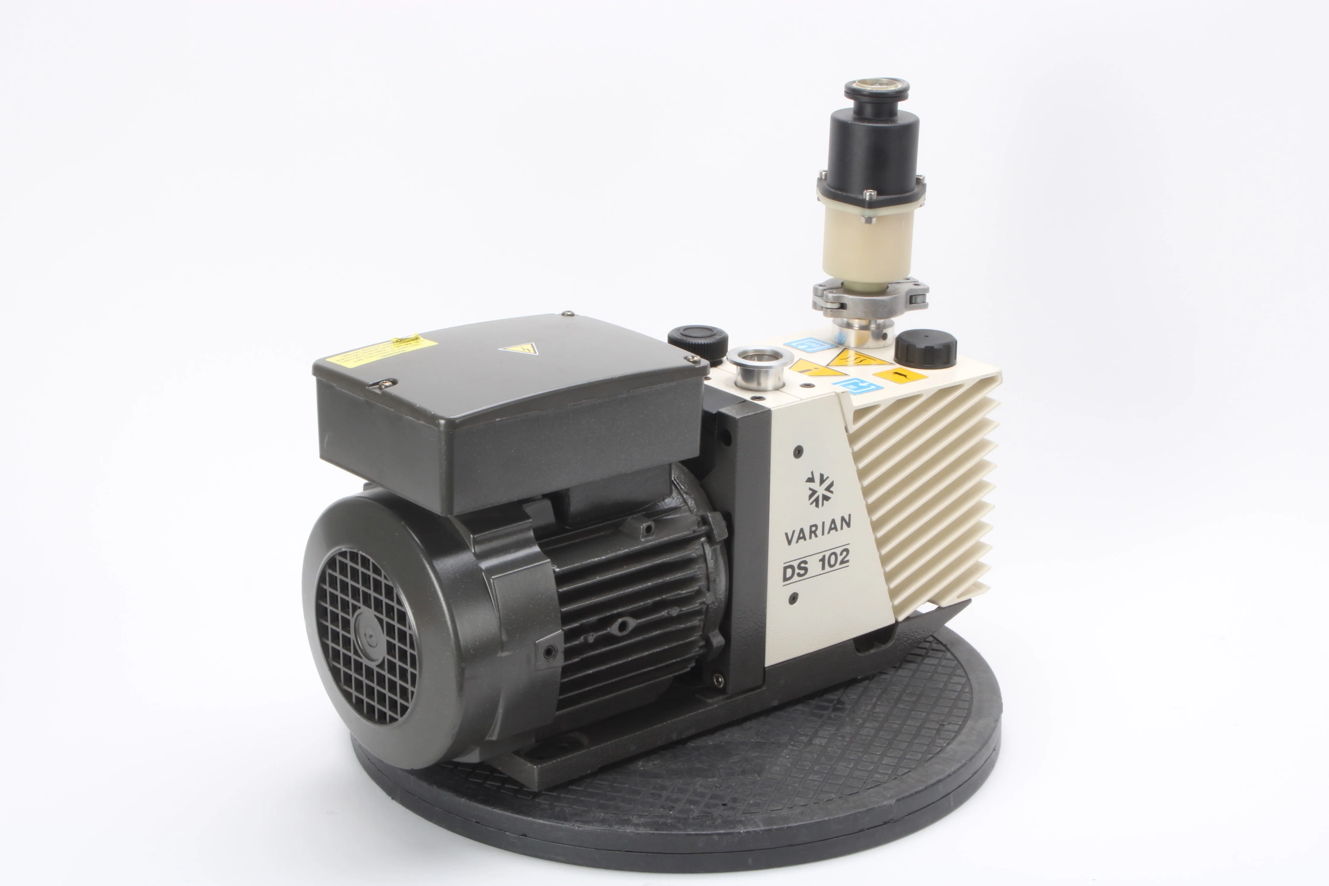Varian DS102 Rotary Vane Vacuum Pump 949-9315 With 949-9395 Oil Mist Eliminator - Image 4