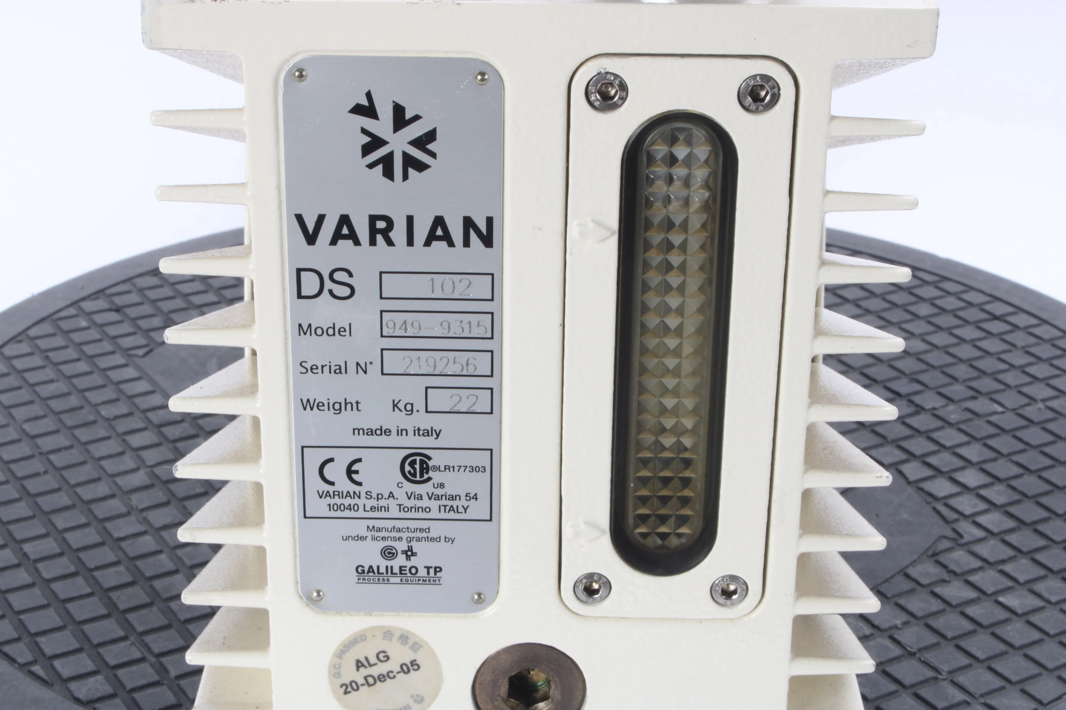 Varian DS102 Rotary Vane Vacuum Pump 949-9315 With 949-9395 Oil Mist Eliminator - Image 9