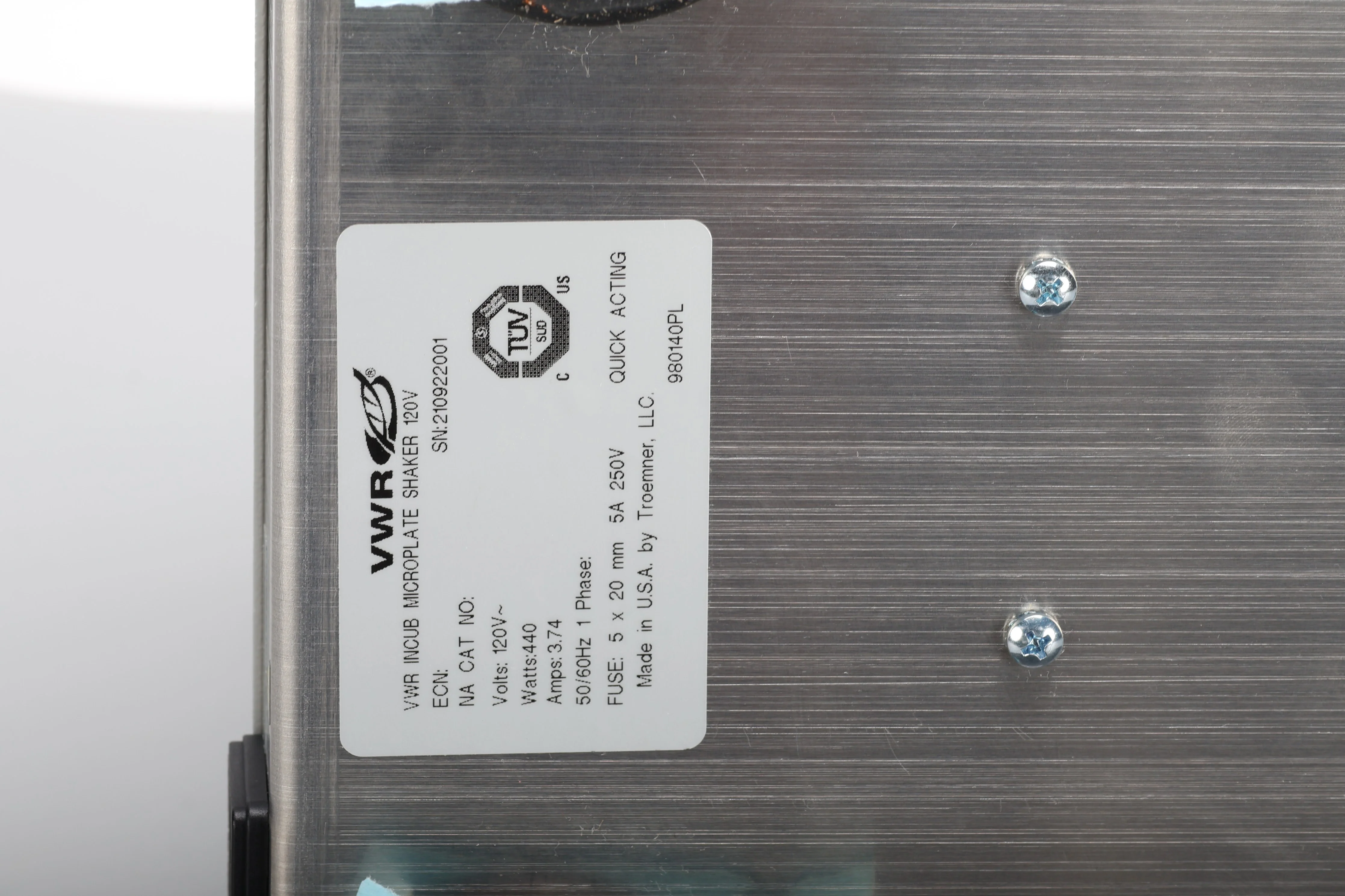 VWR 97043-606 Incubating Microplate Shaker - Image 6