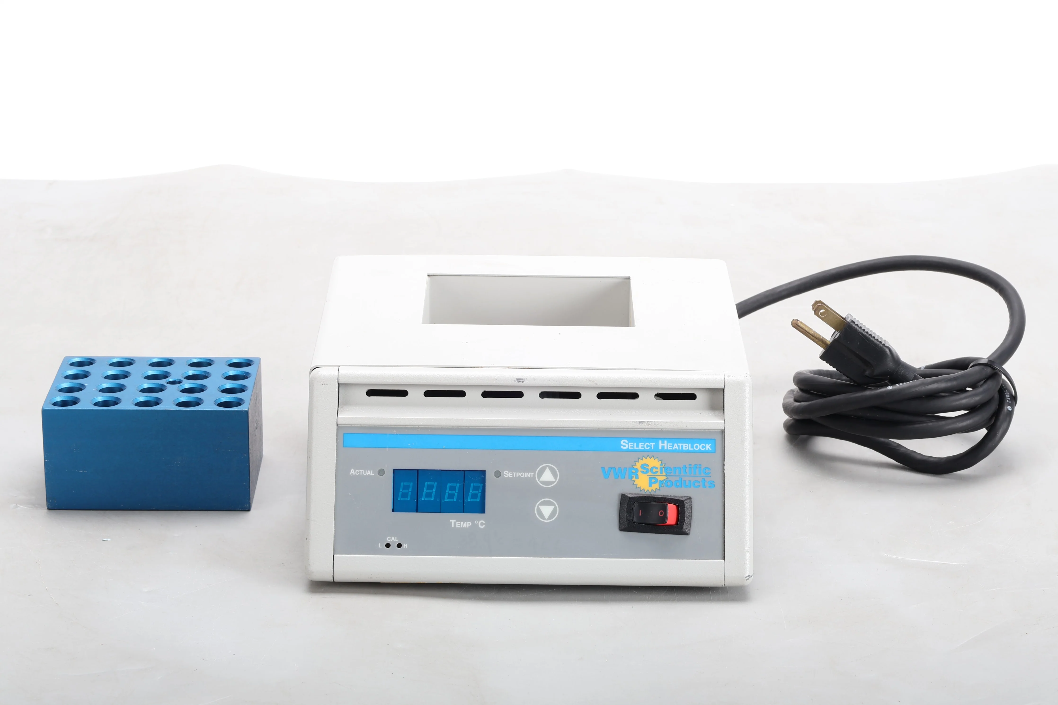 VWR Scientific 13259-050 Digital Heatblock With 20-Well Heating Block - Fair