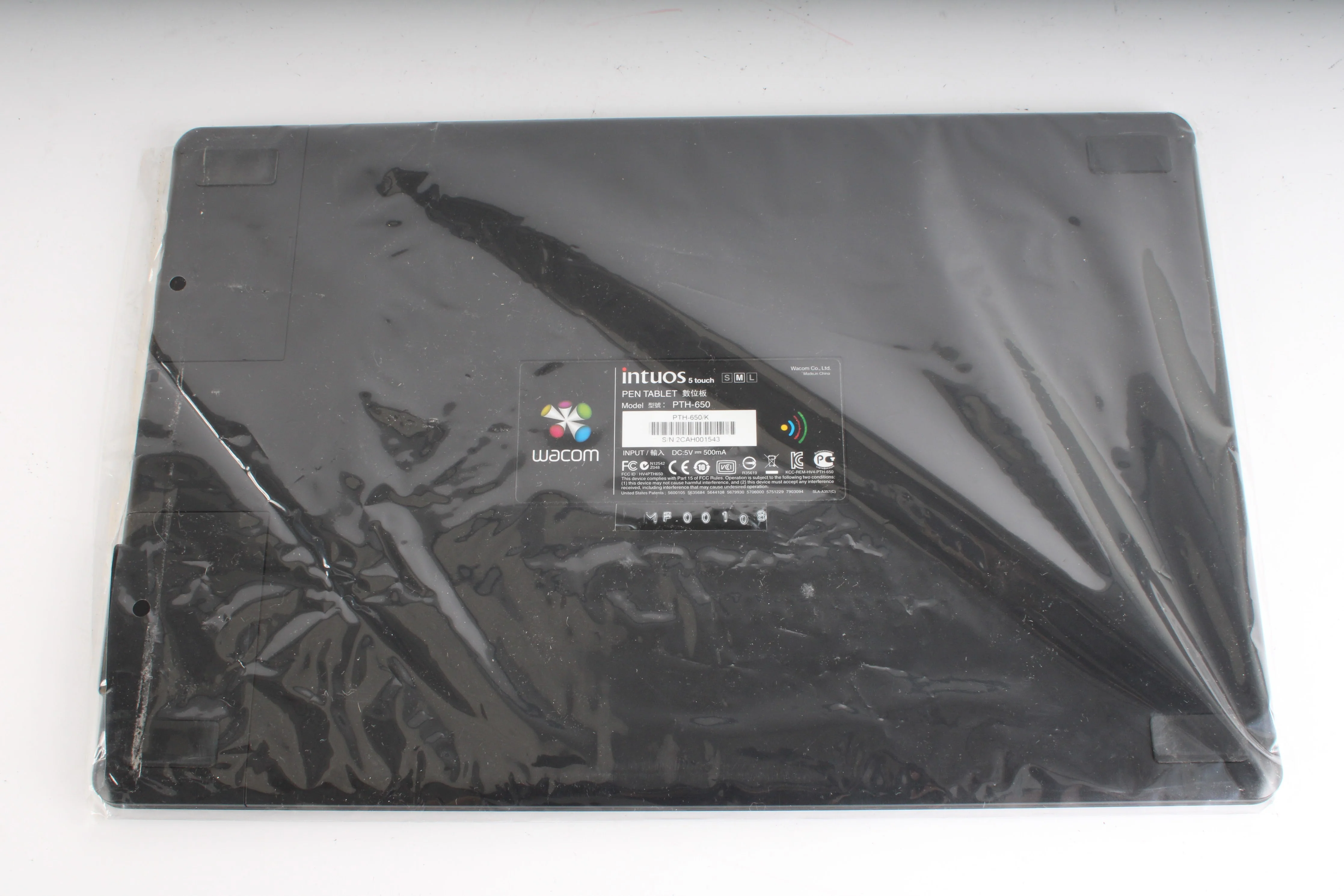 Wacom Intuos5 Touch PTH-650 Pen Tablet - Medium With USB Cable - Image 4
