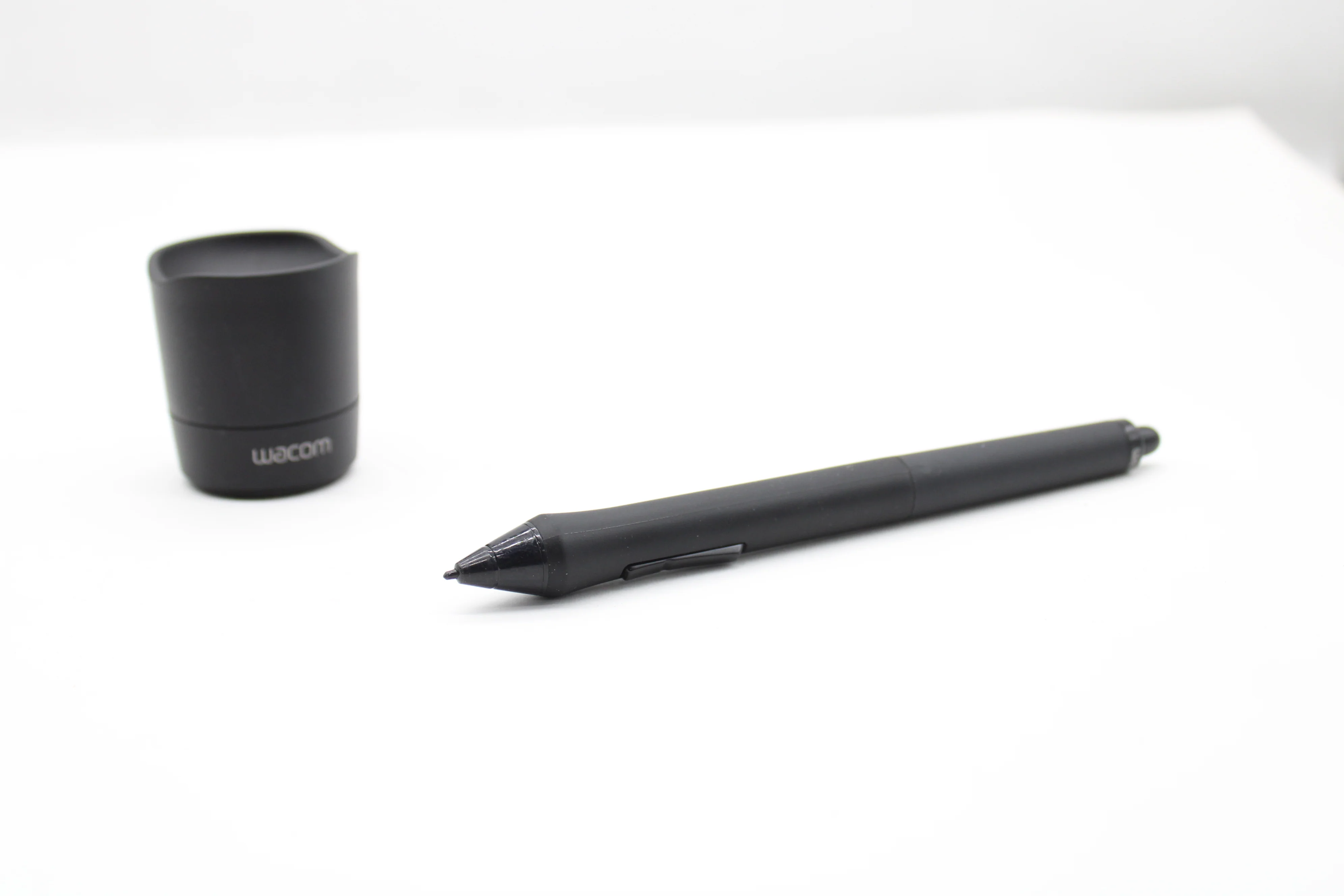 Wacom PTH-651 Intuos Pen Touch Tablet With Pen and Stand - Image 6