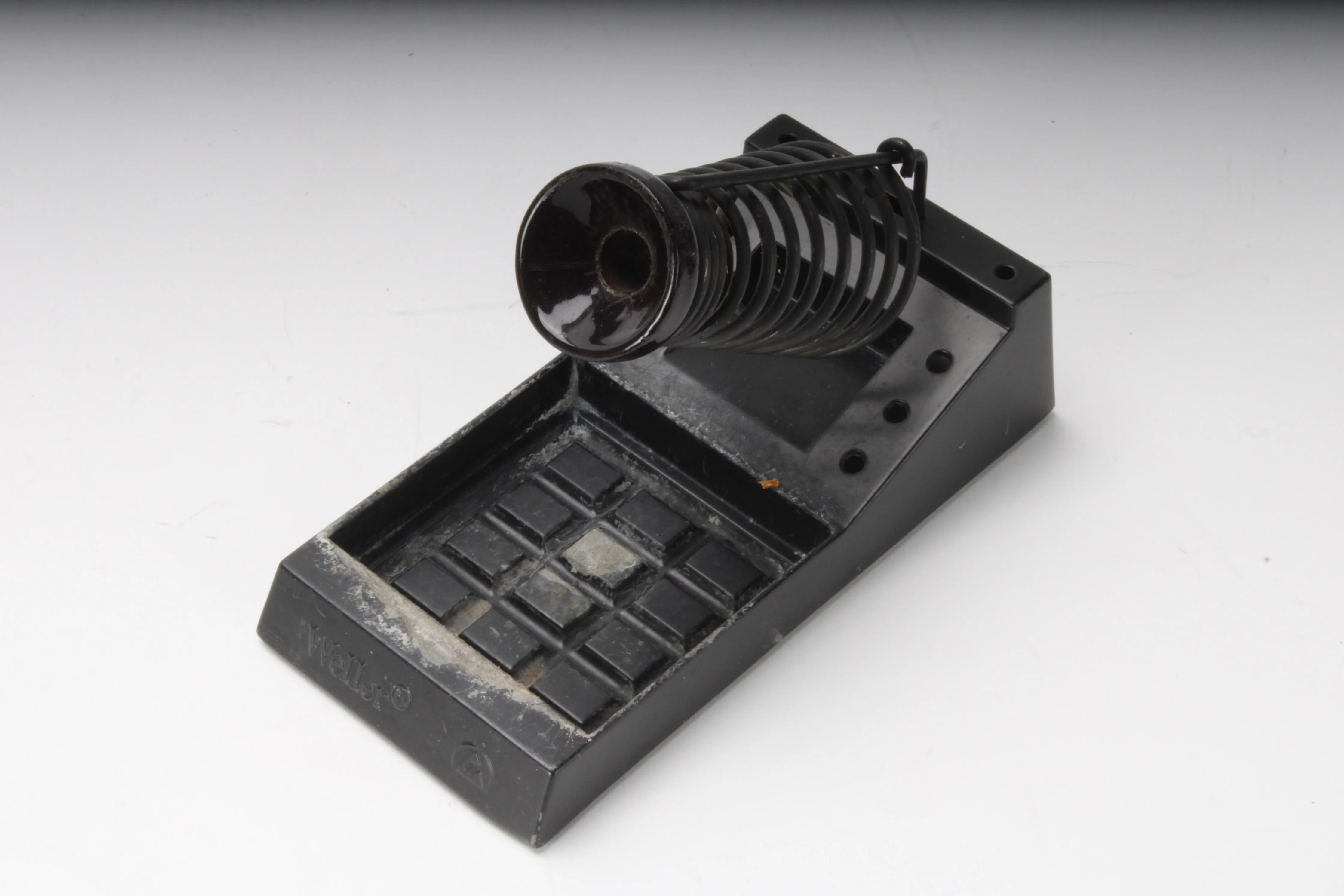 Weller WESD51 Soldering Station With Stand - No Pencil - Fair Condition - Image 2