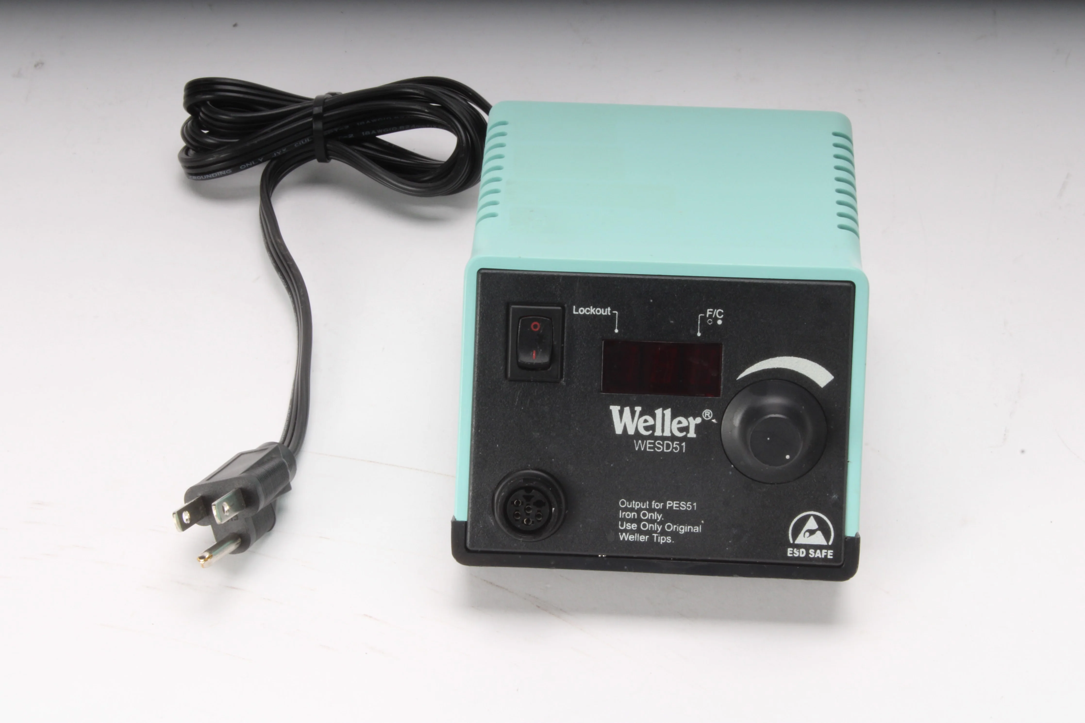 Weller WESD51 Soldering Station With Stand - No Pencil - Fair Condition - Image 4