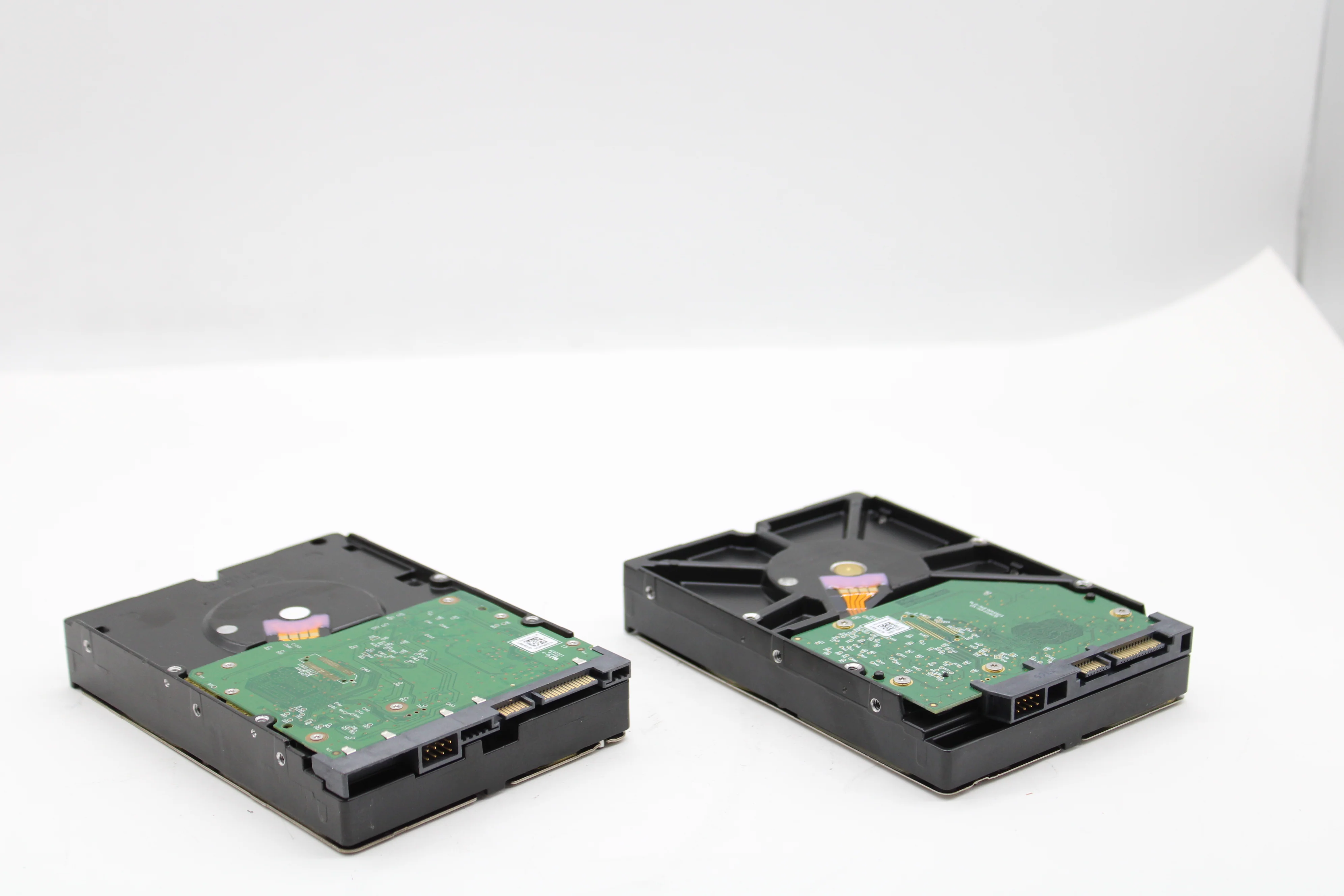 Western Digital WD3003FZEX-00Z4SAD 3.0TB & WD2003FZEX-00SRLA0 2.0TB HDD Lot of 2 - Image 4